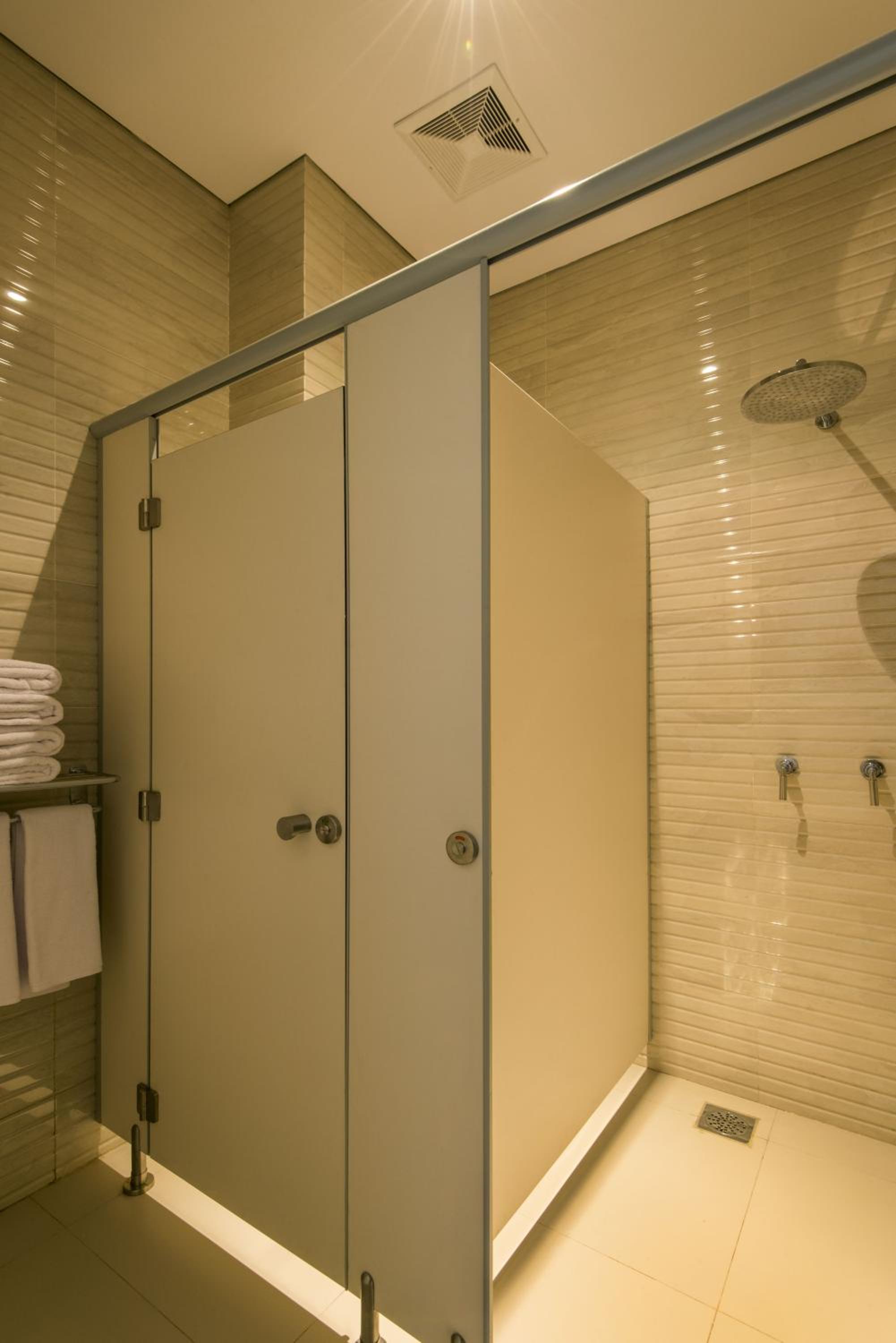 Quadruple Room with Private Bathroom photo 2