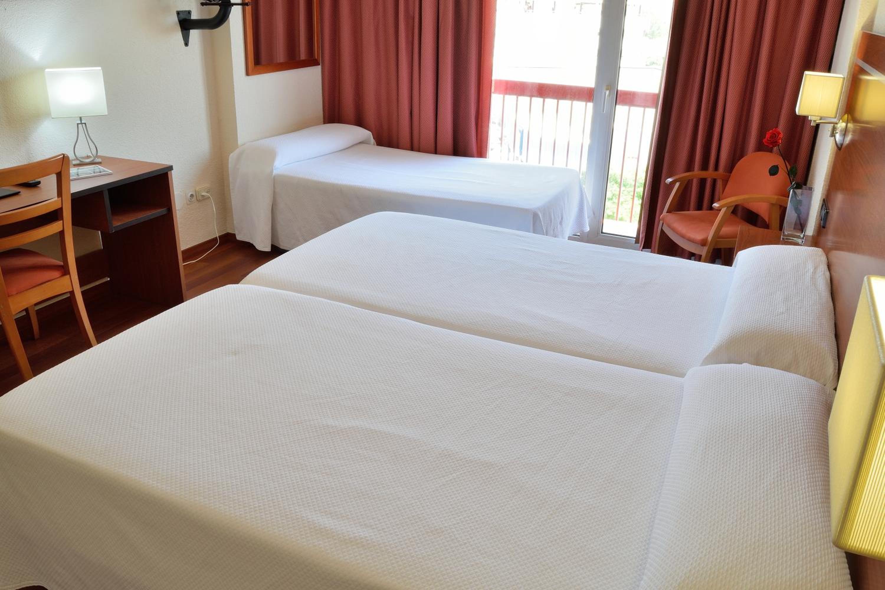 Standard Triple Room - Photo 2