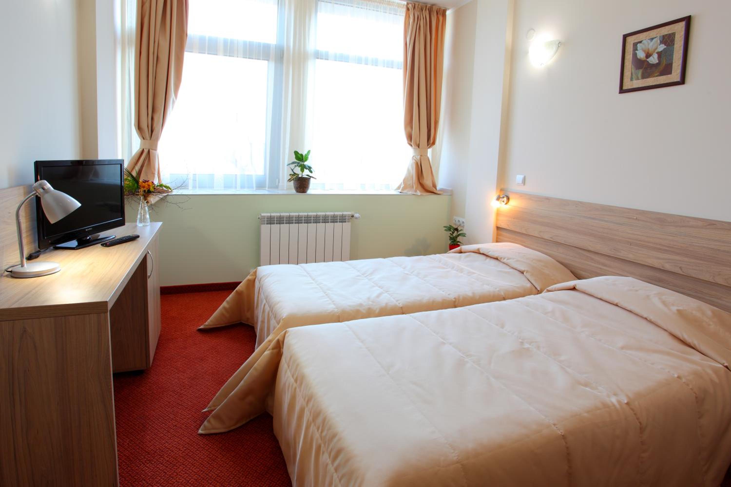 Standard Double Room with Free Parking - Photo 3
