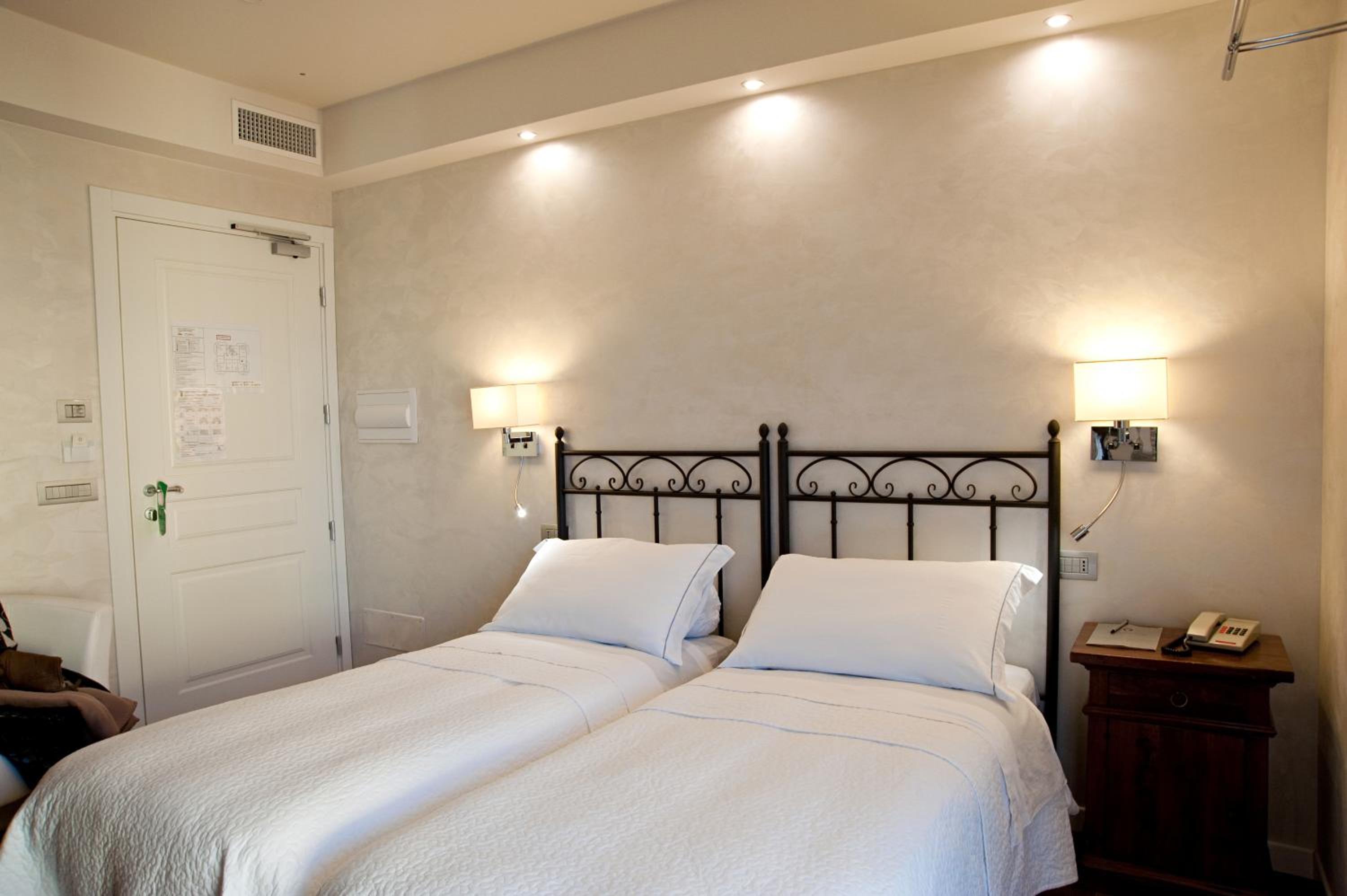 Deluxe Double or Twin Room with Balcony photo 3