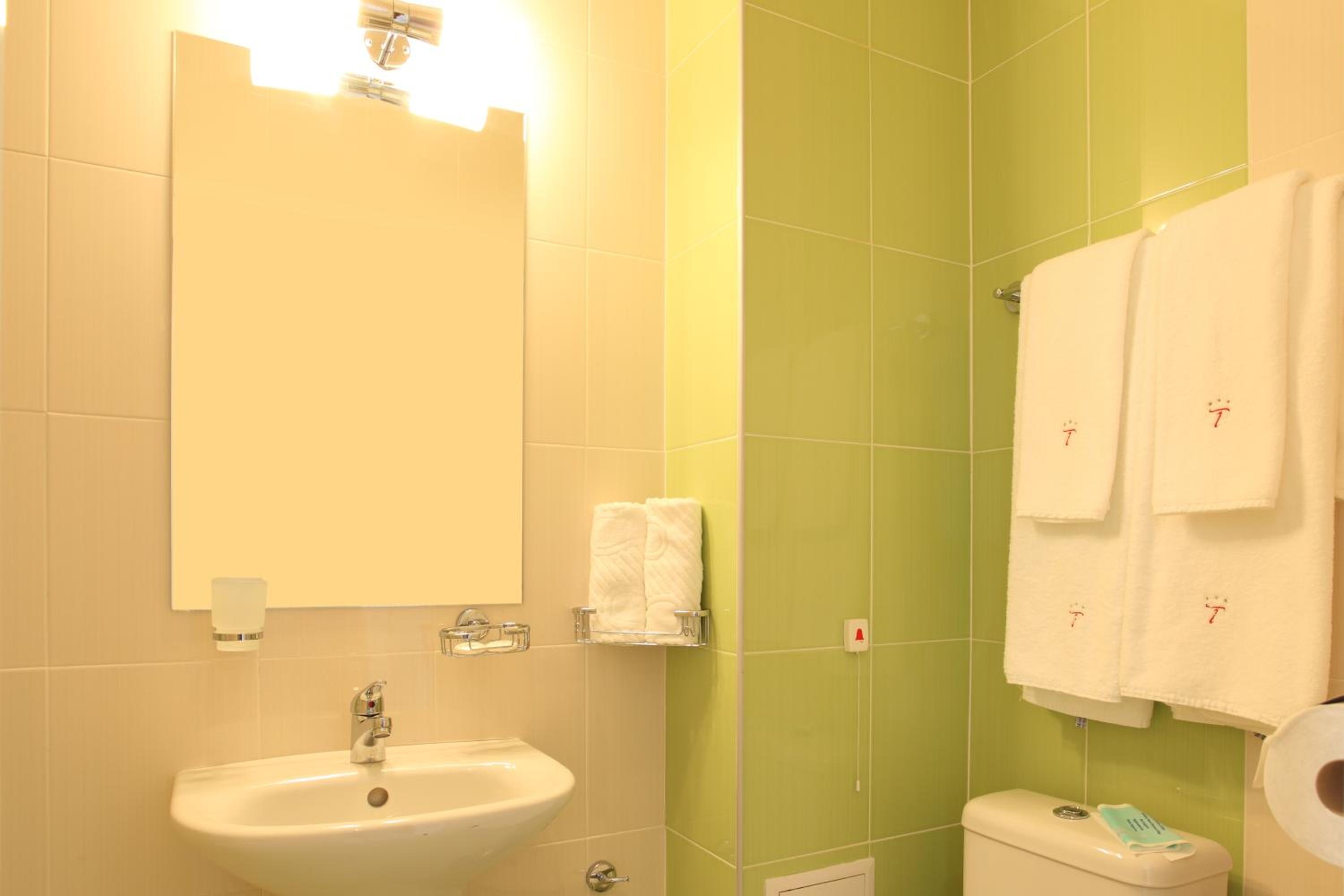 Junior Suite with Free Parking (2 Adults + 1 Children) - Photo 3