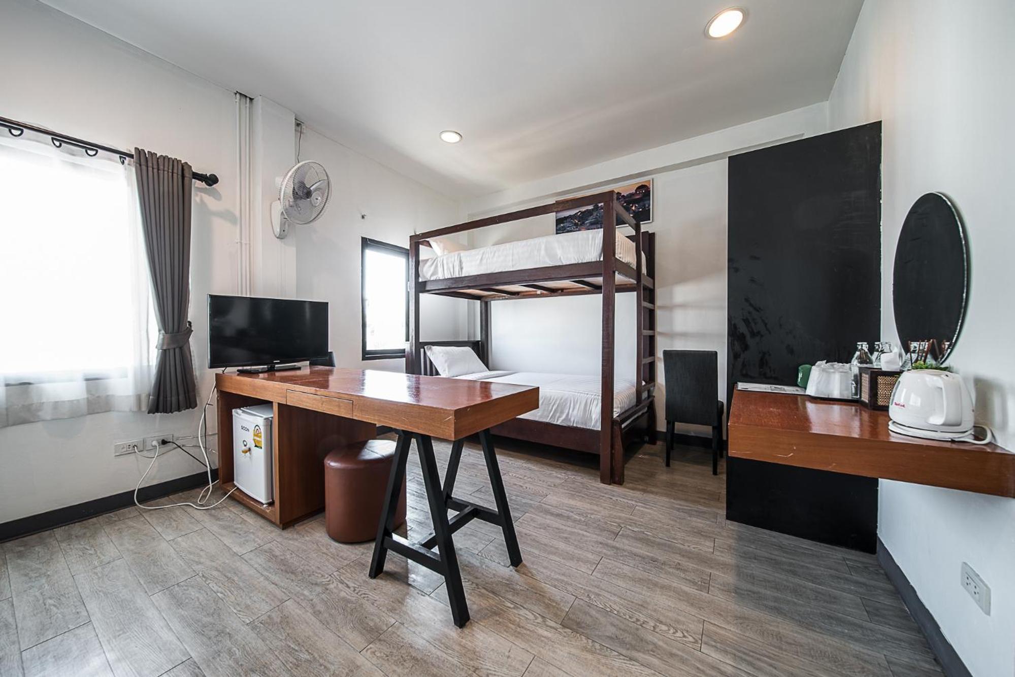 Deluxe Quadruple Room - Photo 1