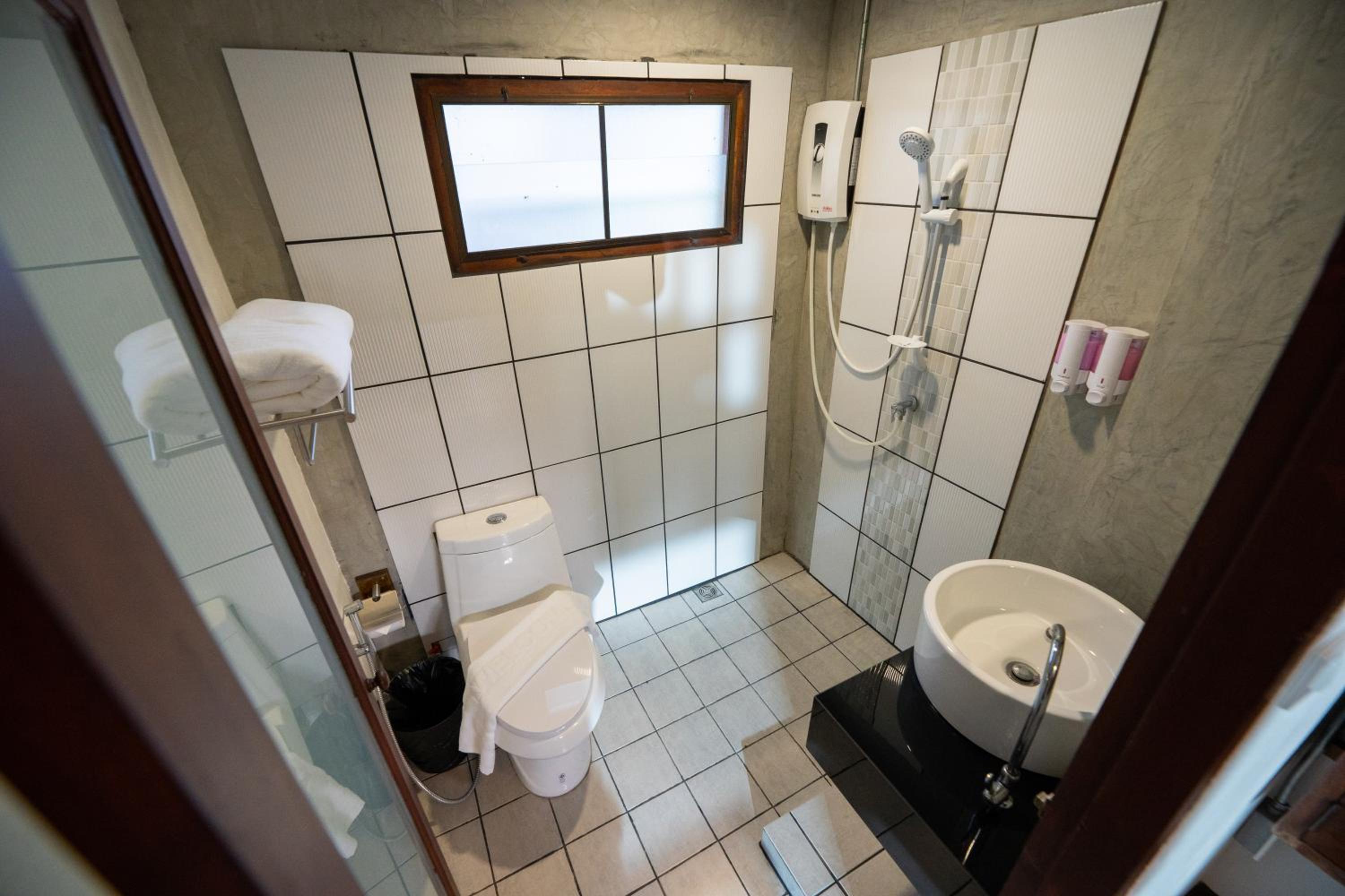 Double Room - Photo 6
