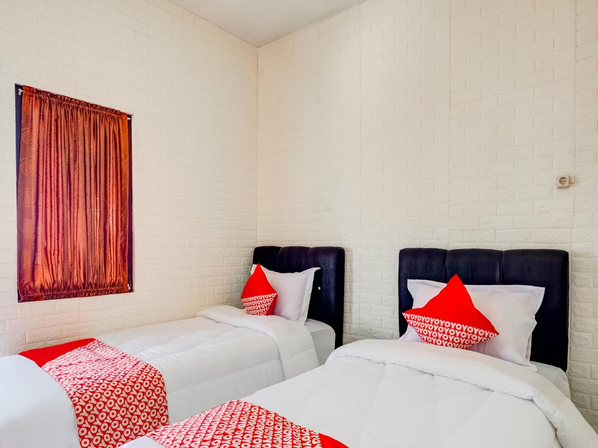 Standard Twin Room - Photo 1