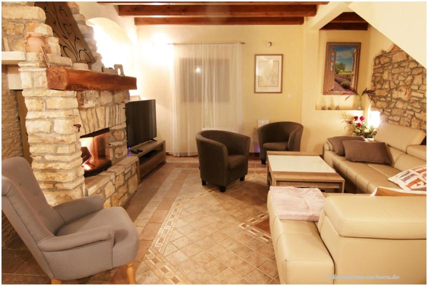 Three-Bedroom Villa photo 3