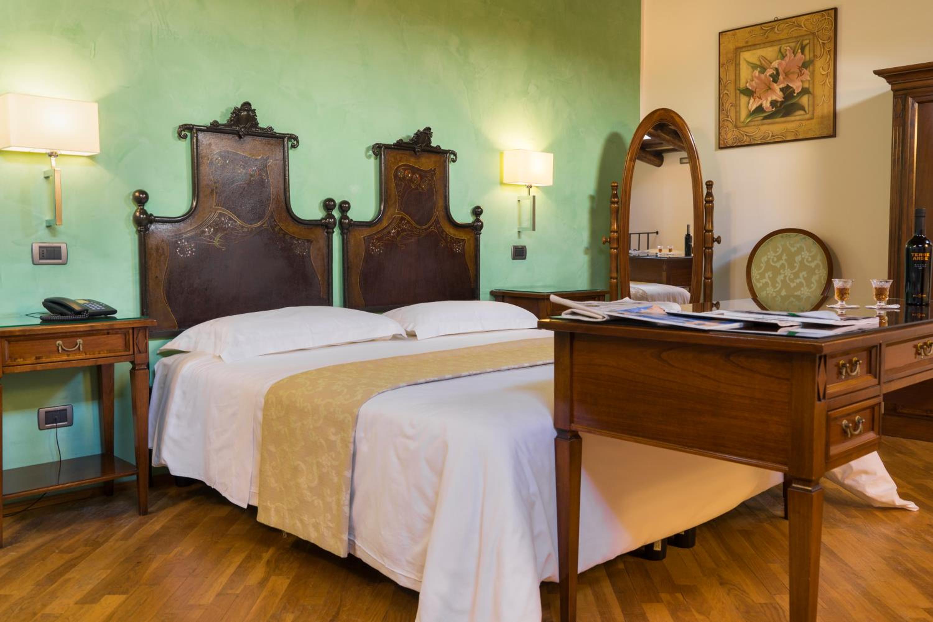 Deluxe Room - Photo 7