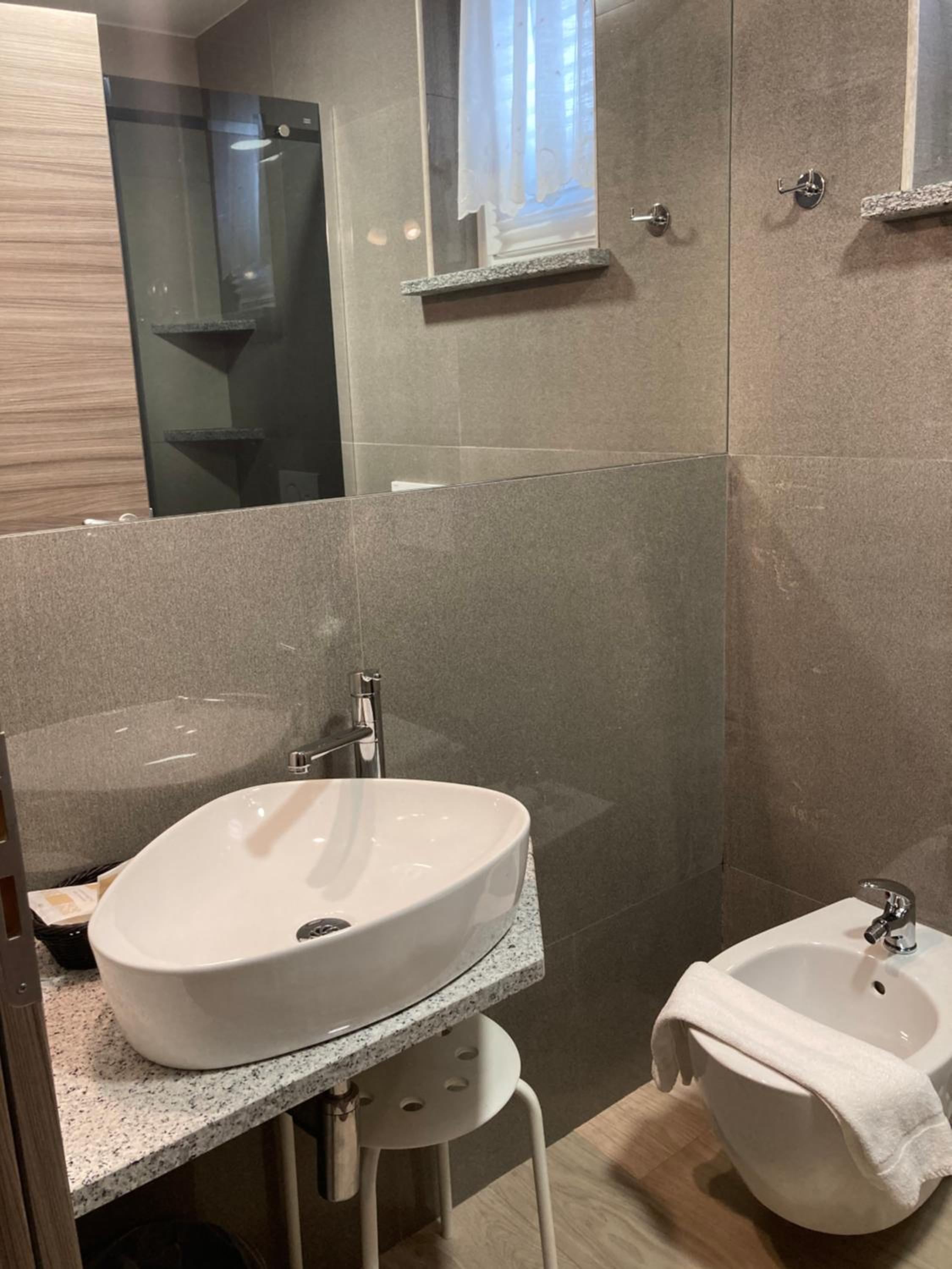 Large Double Or Twin Room photo 2