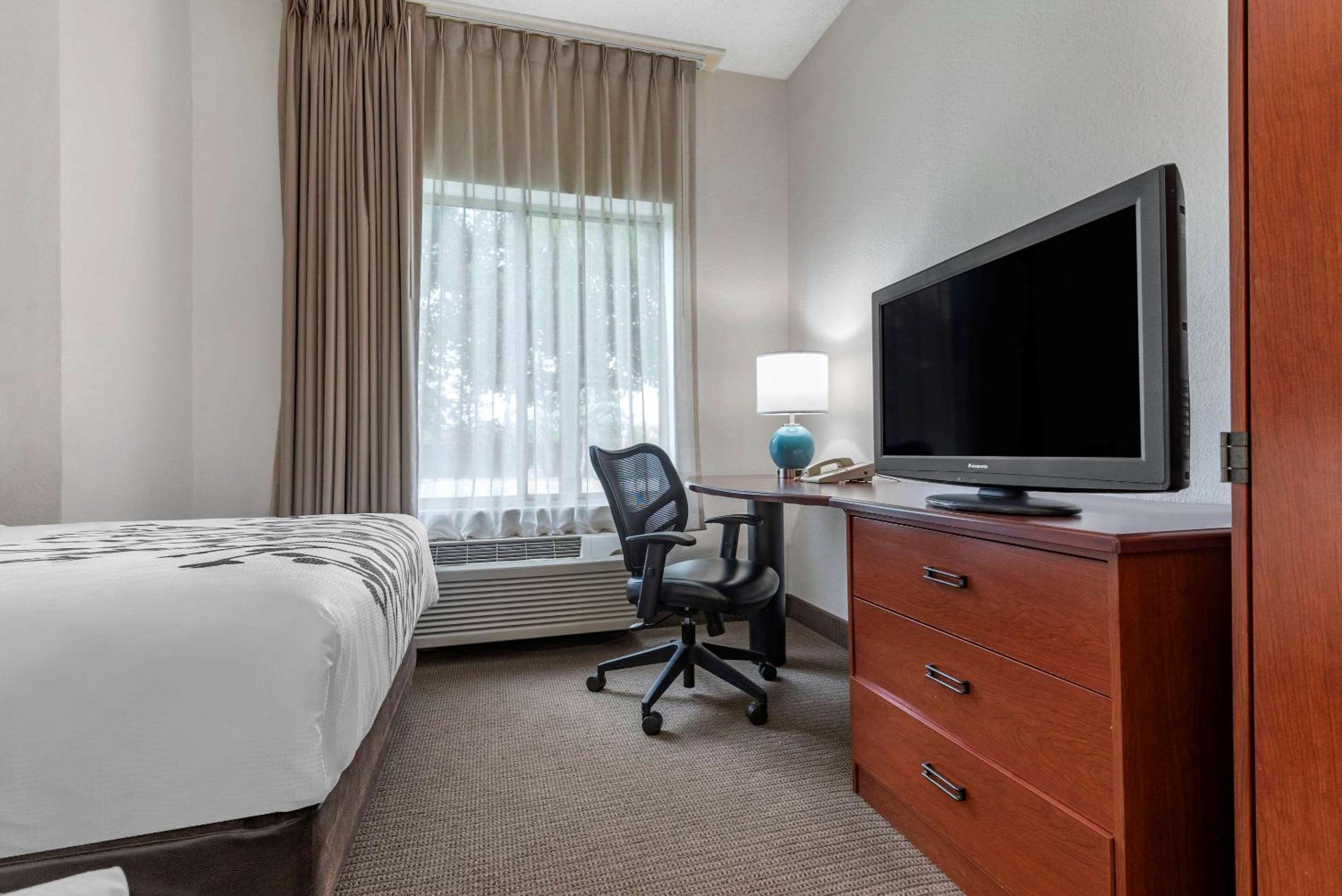 Double Room with Two Double Beds - Non-Smoking - Photo 2