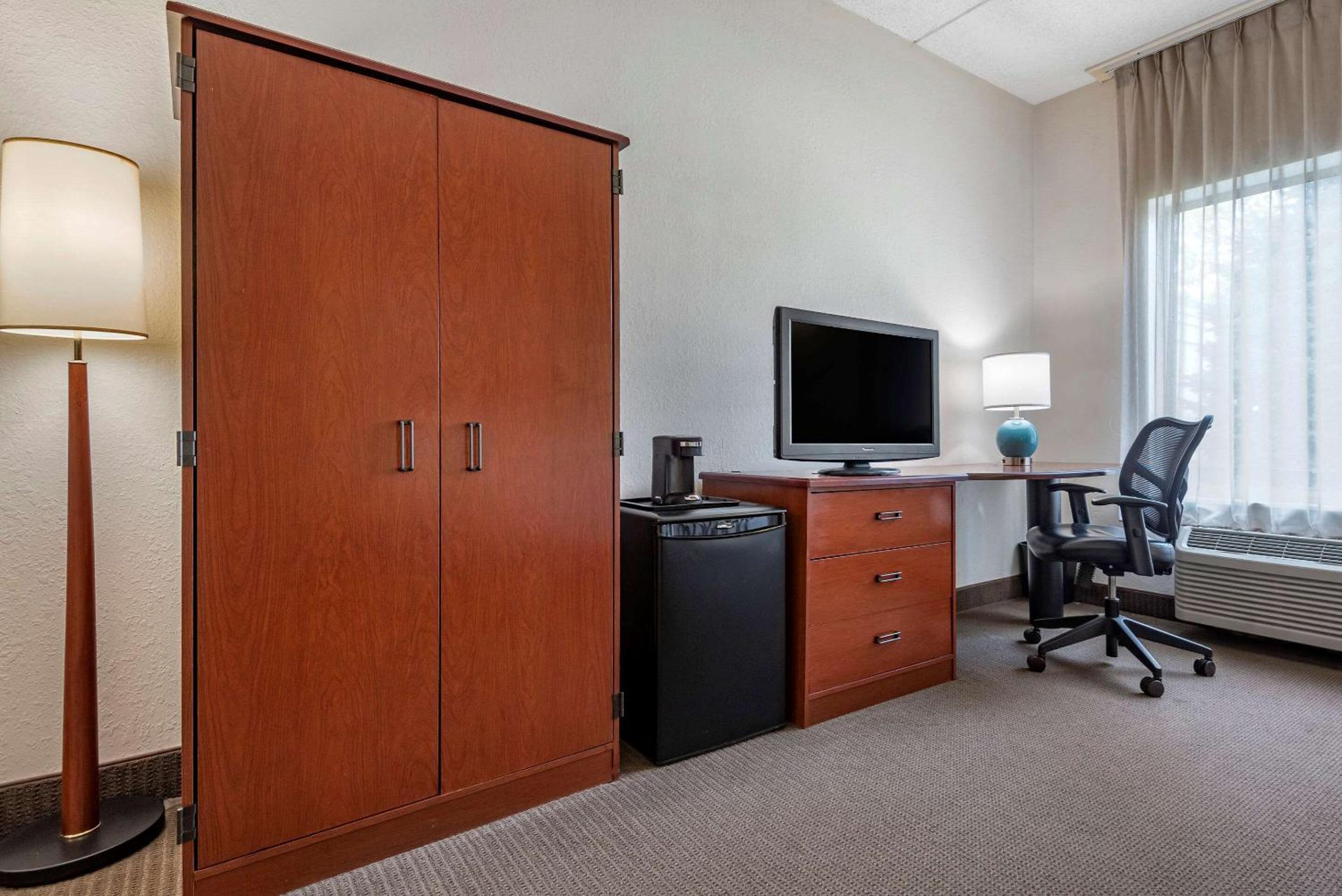 Standard King Room - Disability Access/Non-Smoking - Photo 3