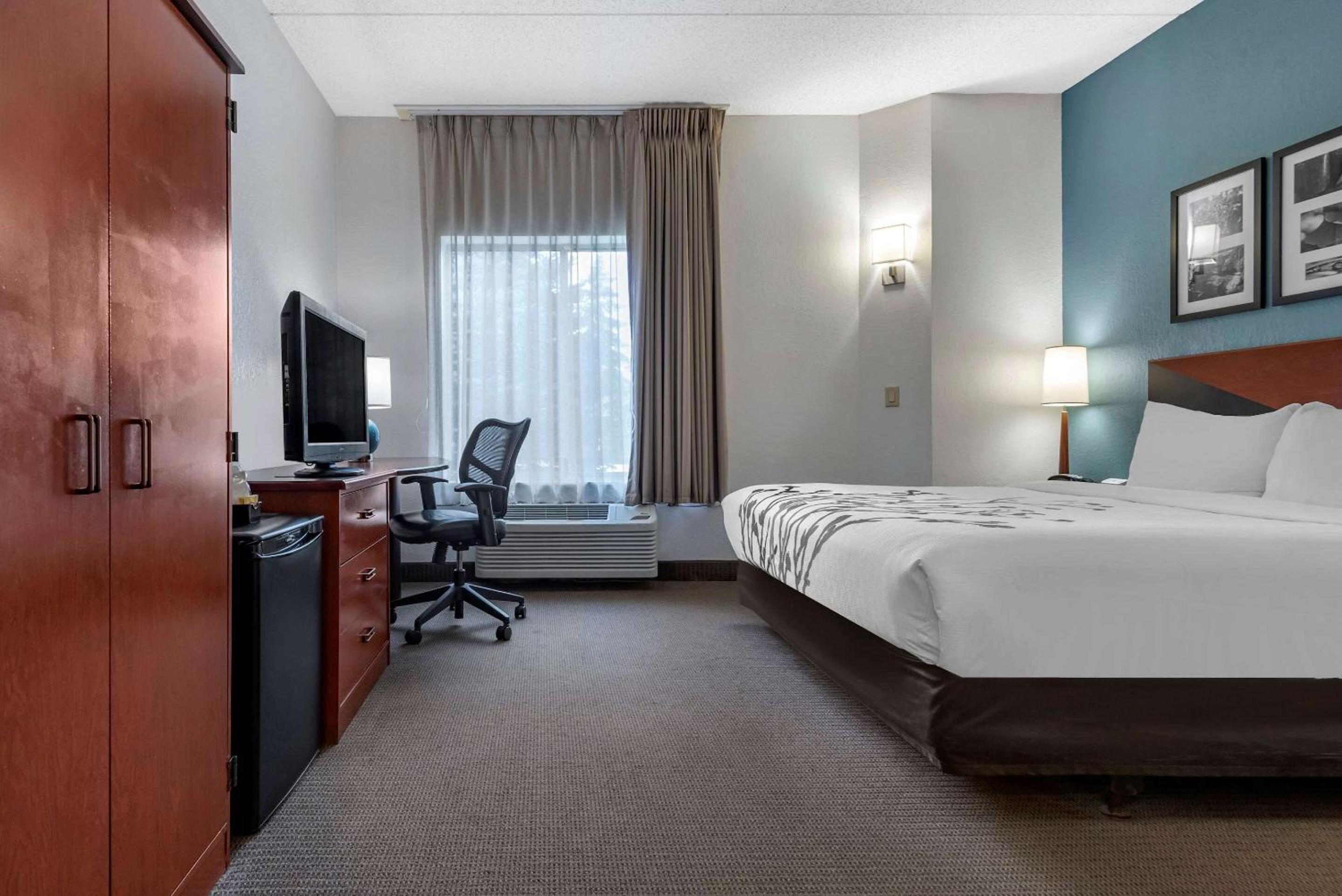 Standard King Room - Disability Access/Non-Smoking - Photo 2