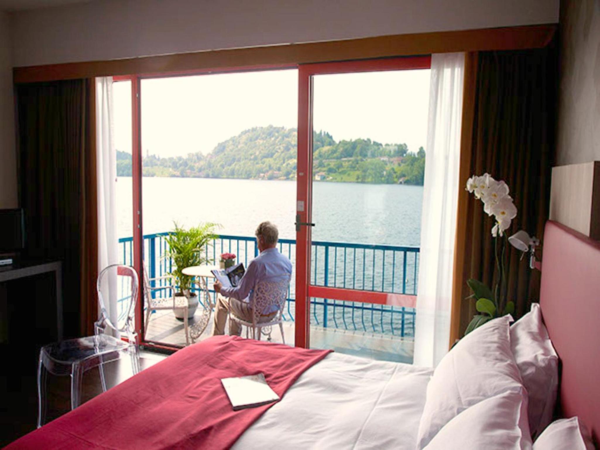 Double or Twin Room with Lake View photo 1