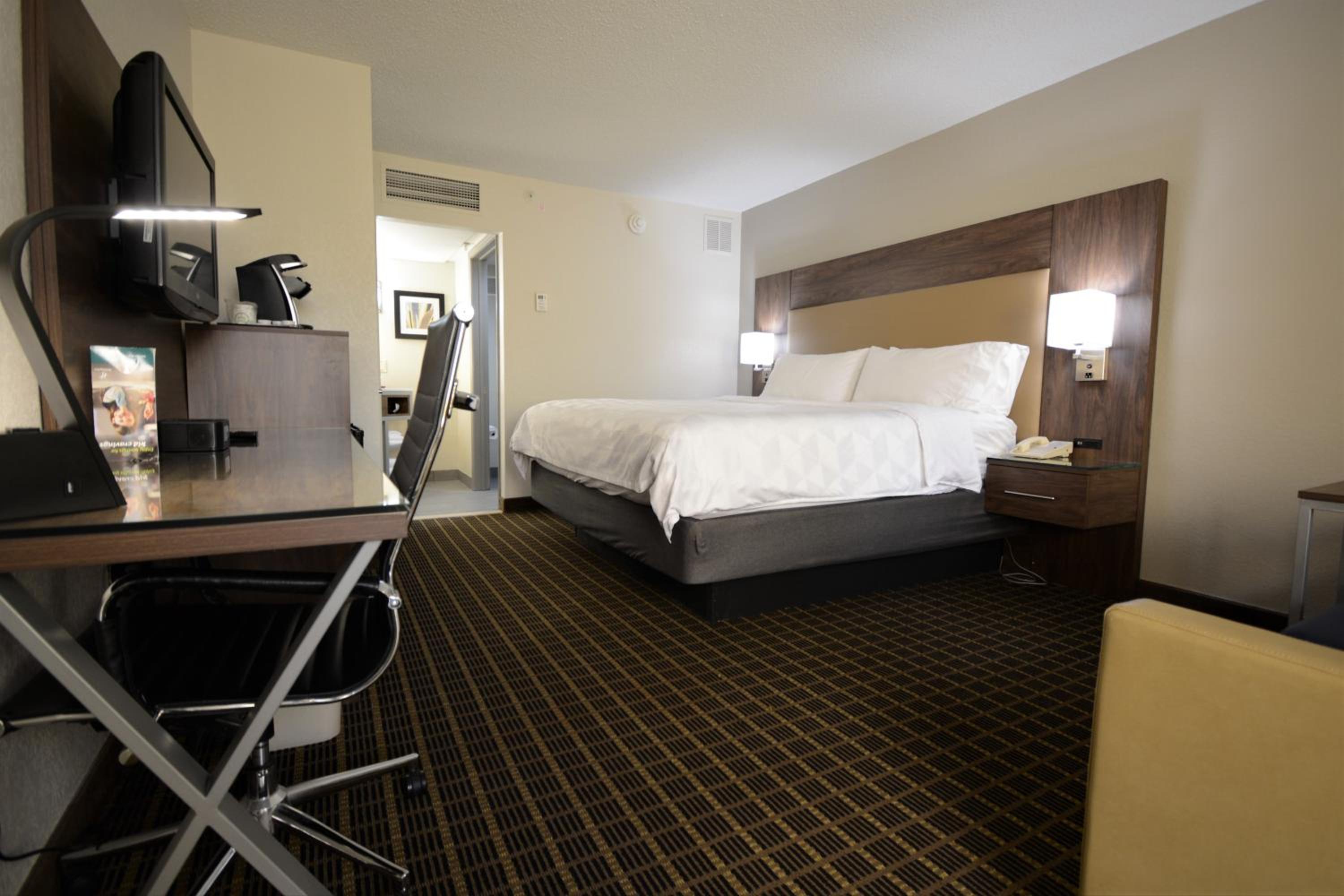 Standard King Room - Photo 2