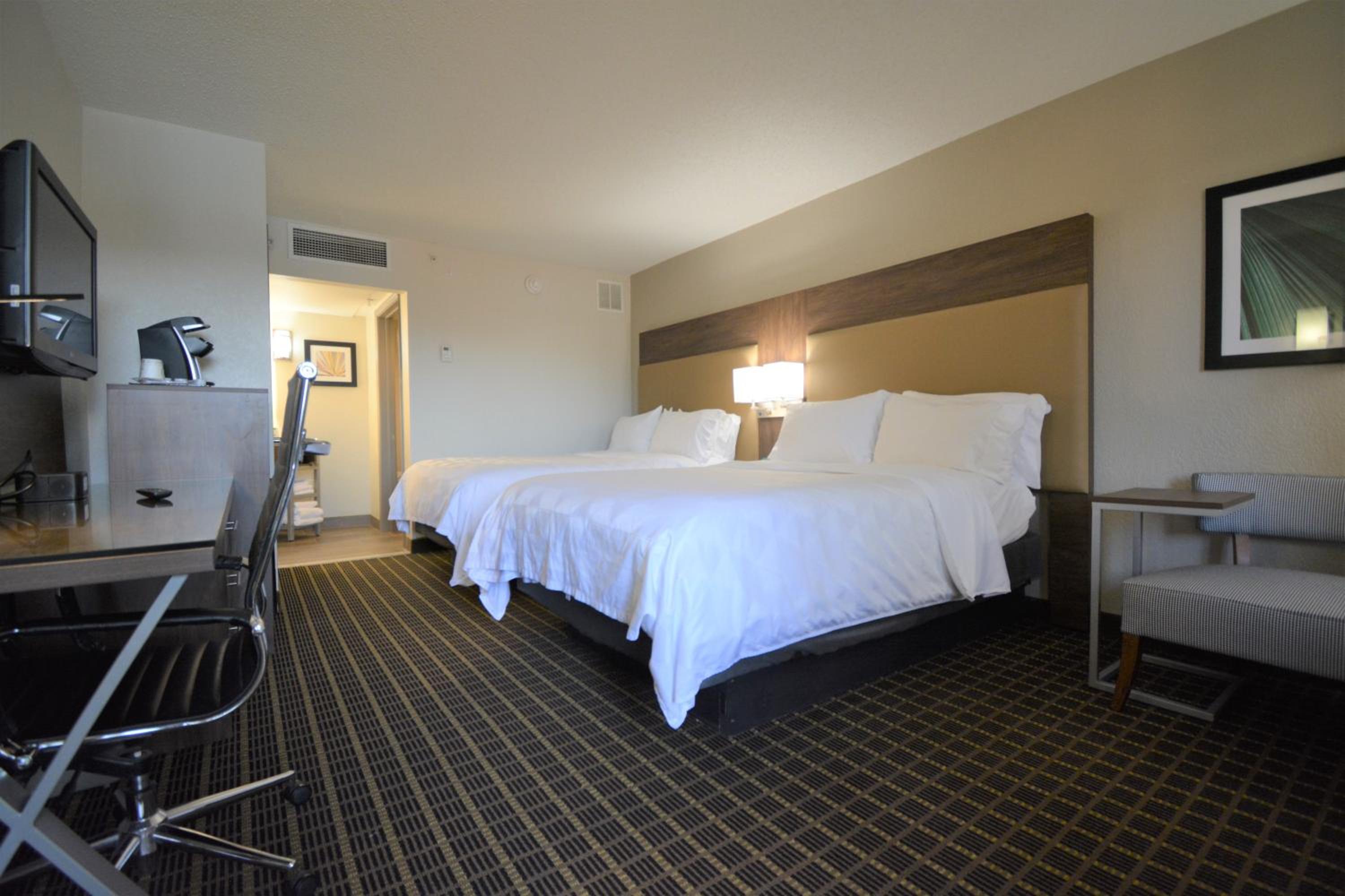 Standard Double Room with Two Double Beds - Photo 2
