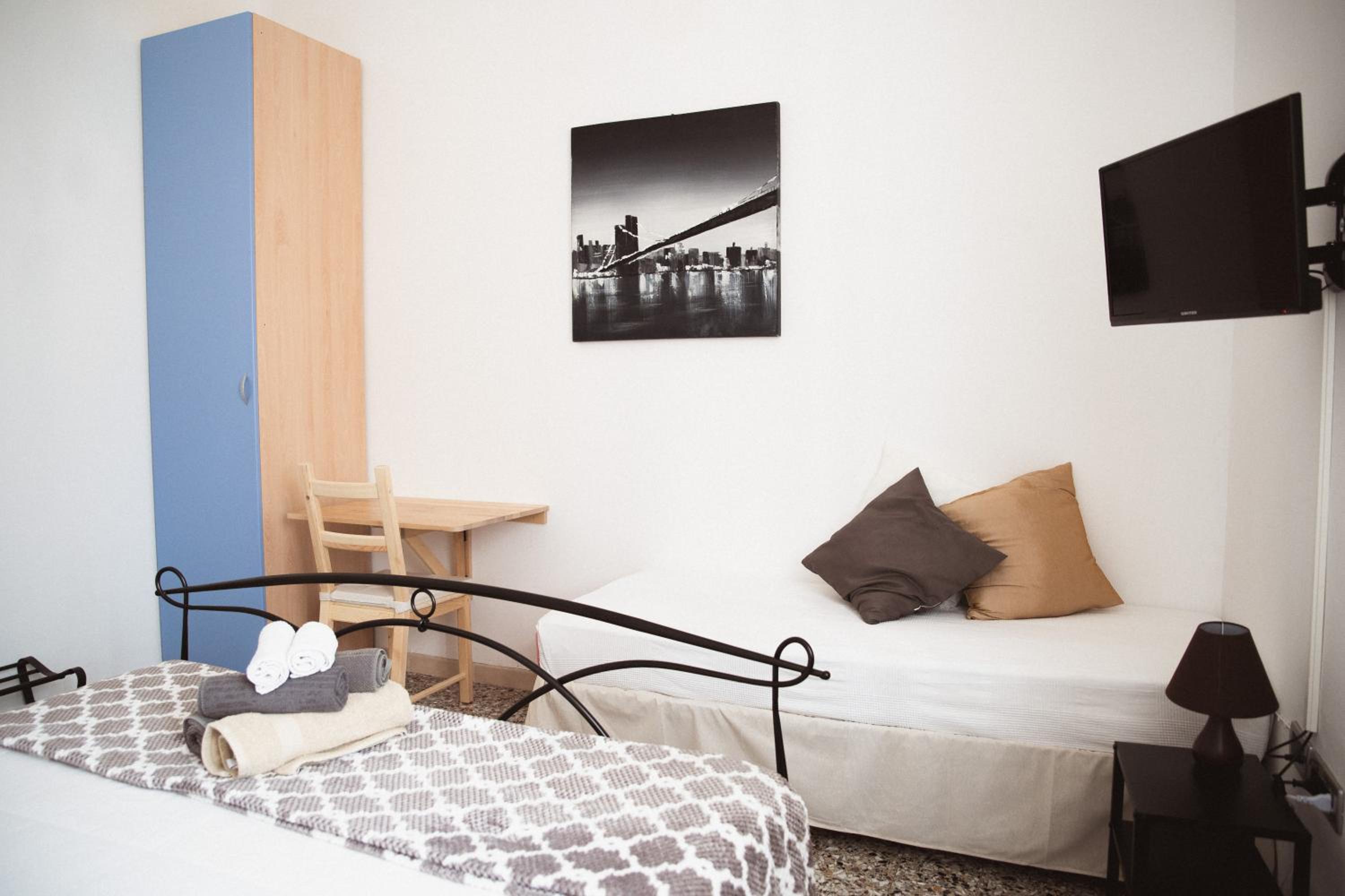 Double Room With Shared Bathroom photo 3