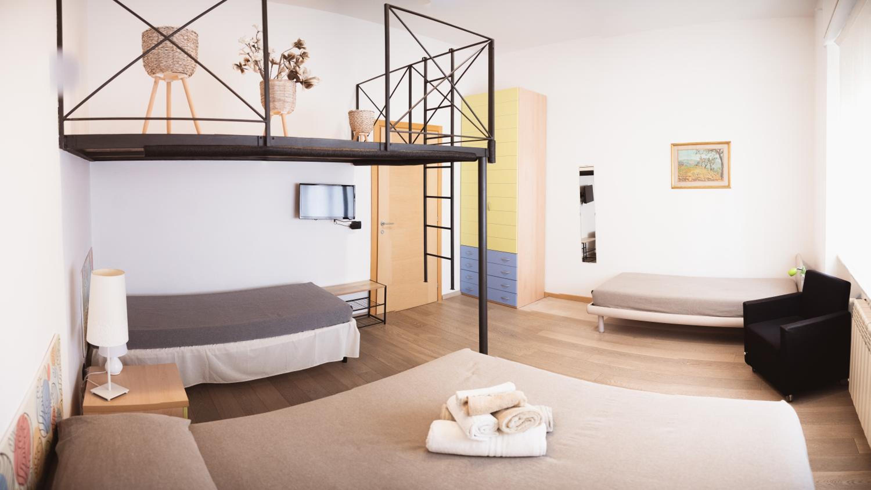 Quadruple Room With Shared Bathroom photo 3