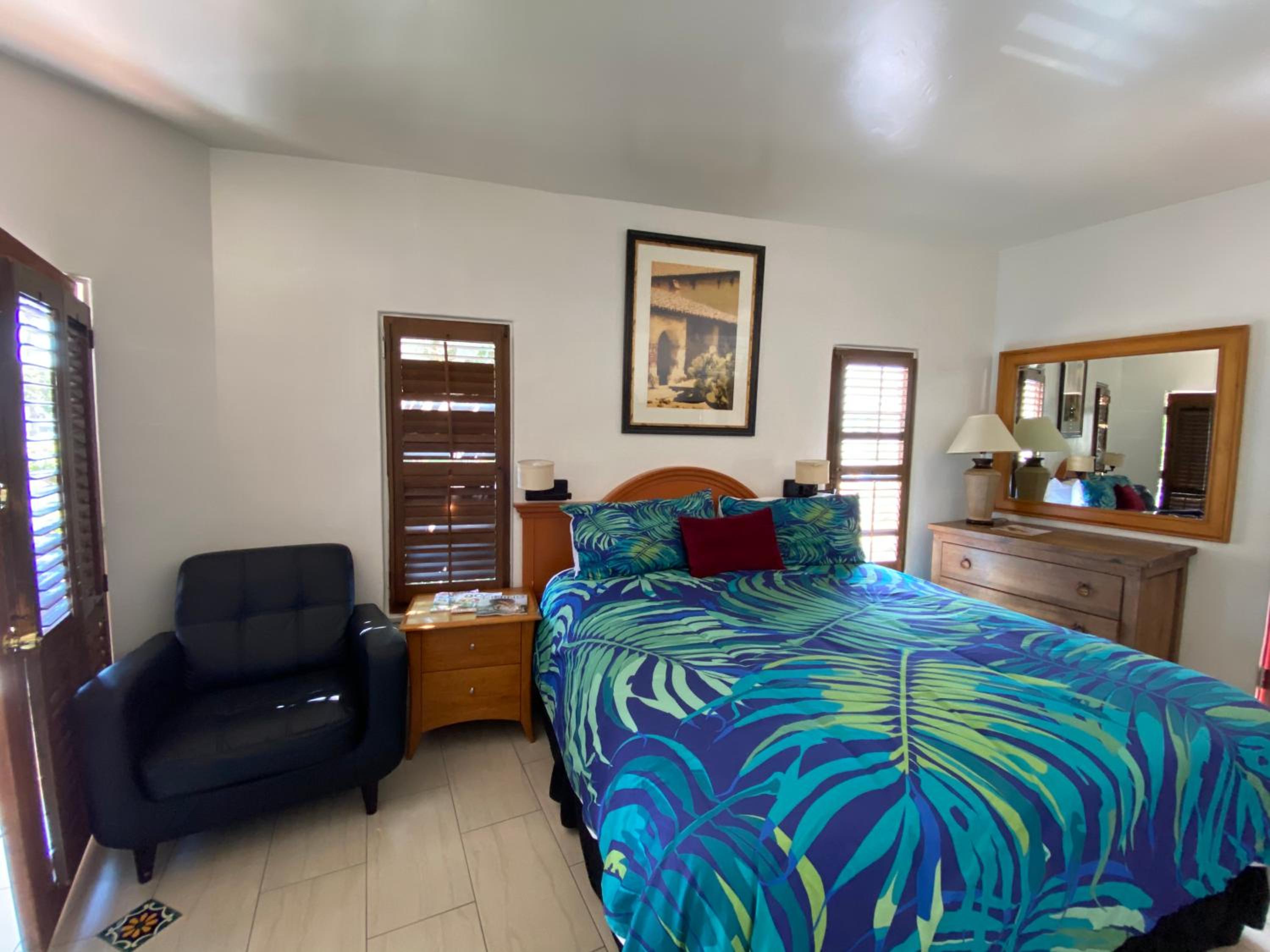 King Room with Balcony - Photo 6