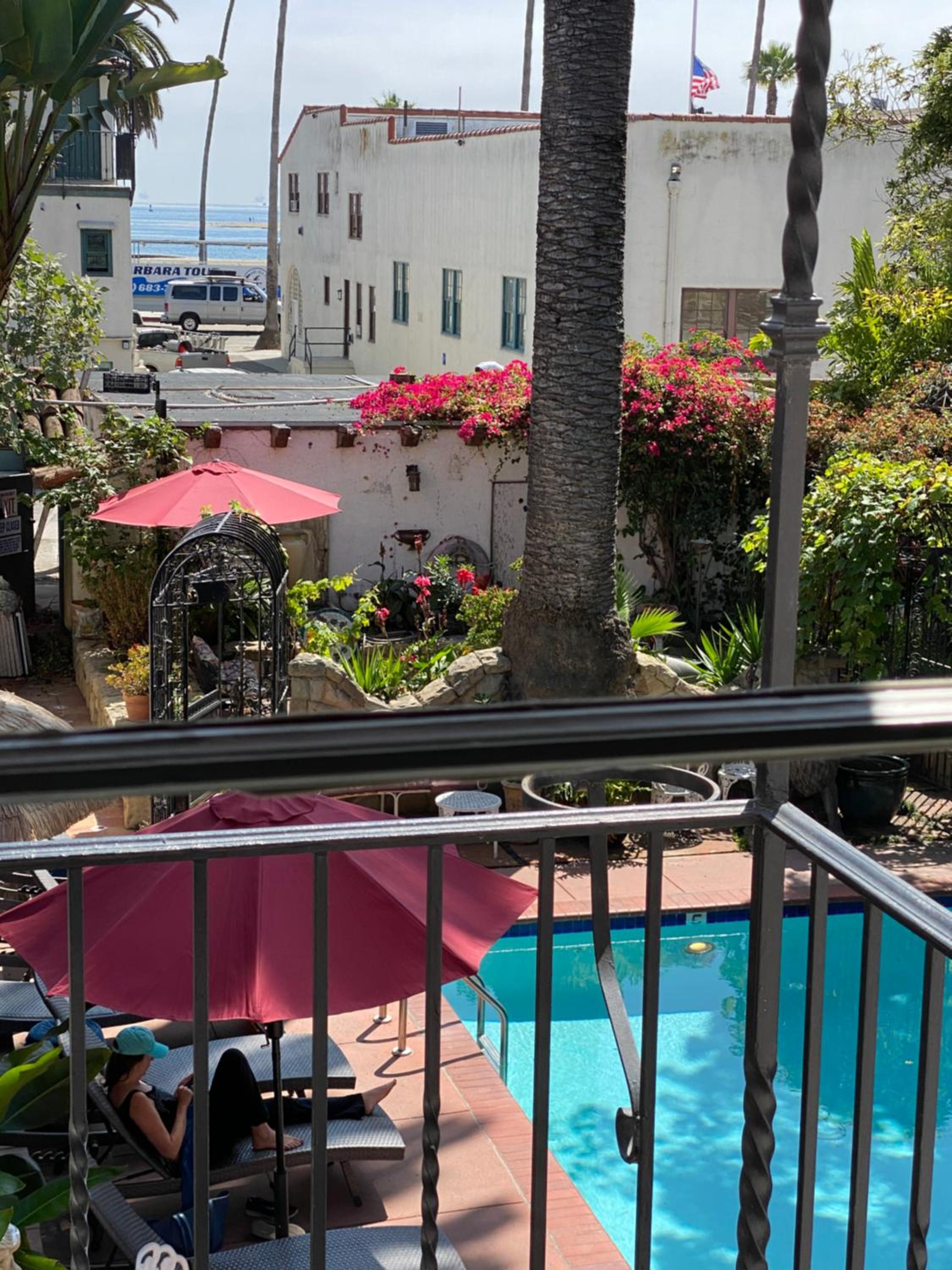 King Suite with Balcony - Photo 3
