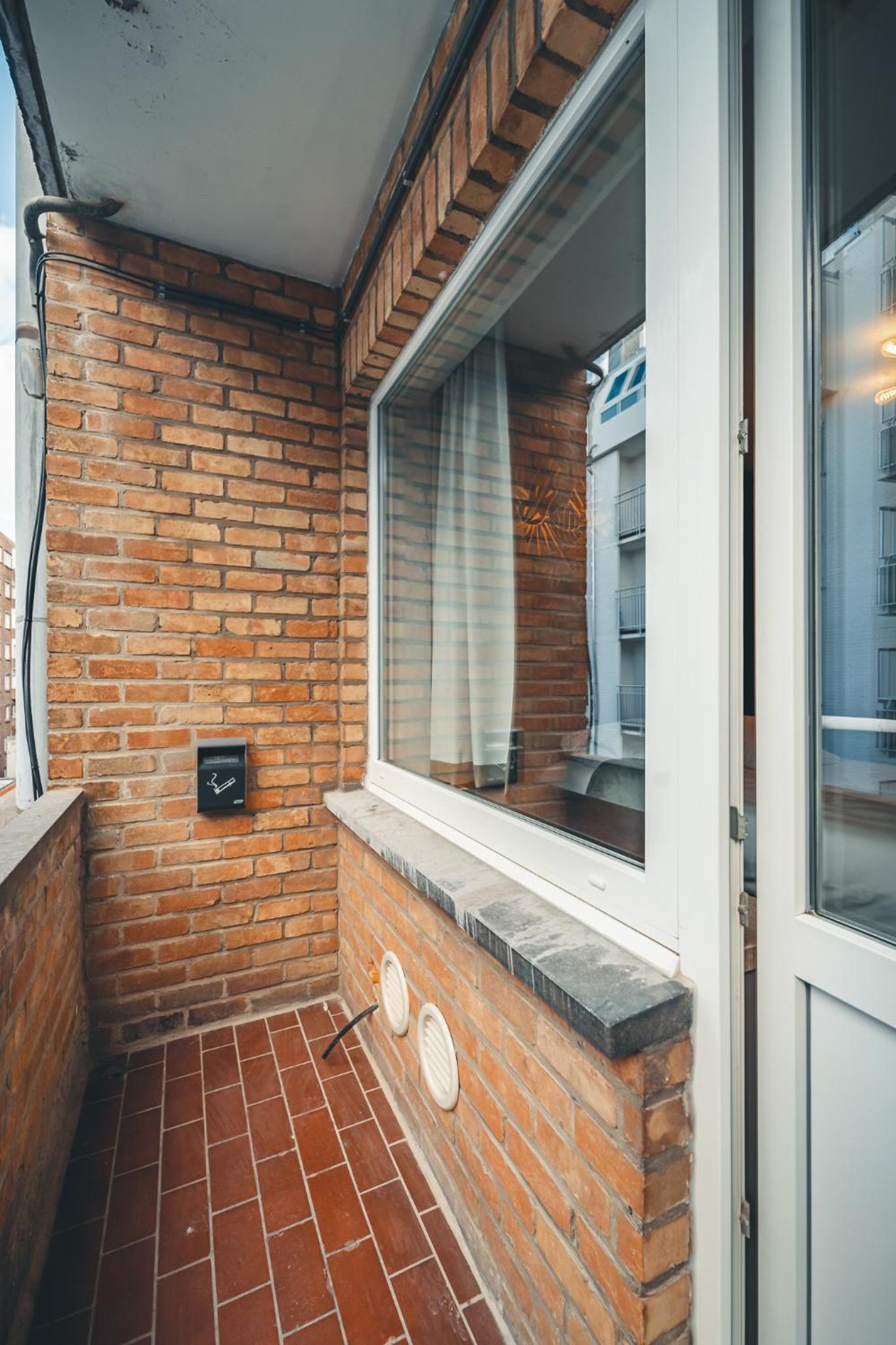 Double Room with Small Balcony - Photo 3