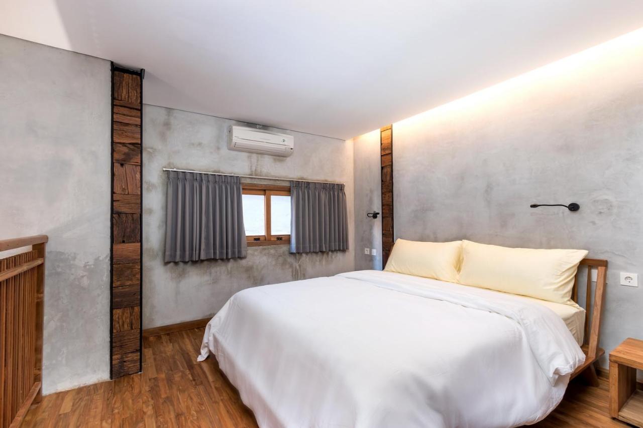 One-Bedroom Apartment - Photo 30