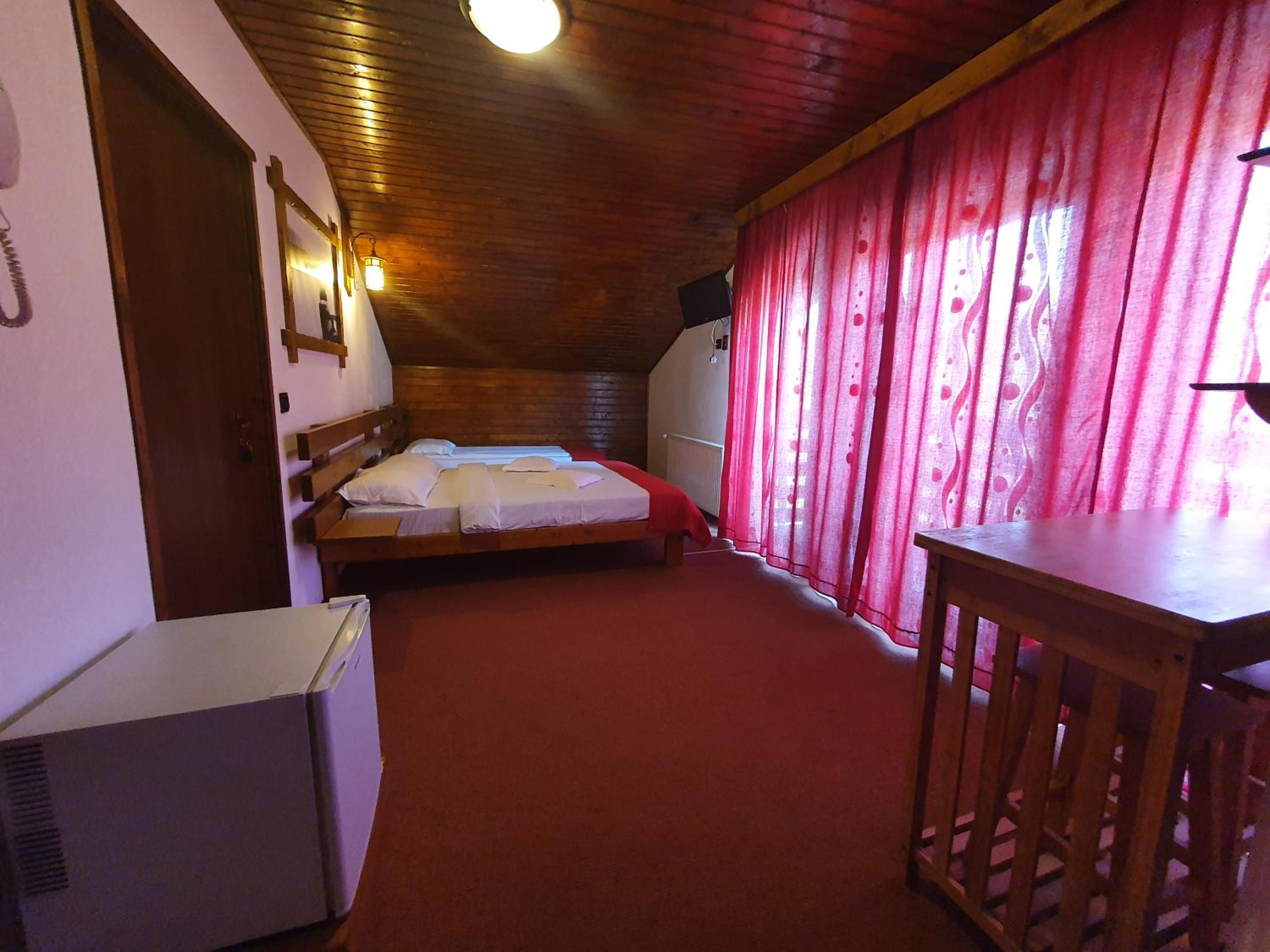 Family Room with Balcony photo 3