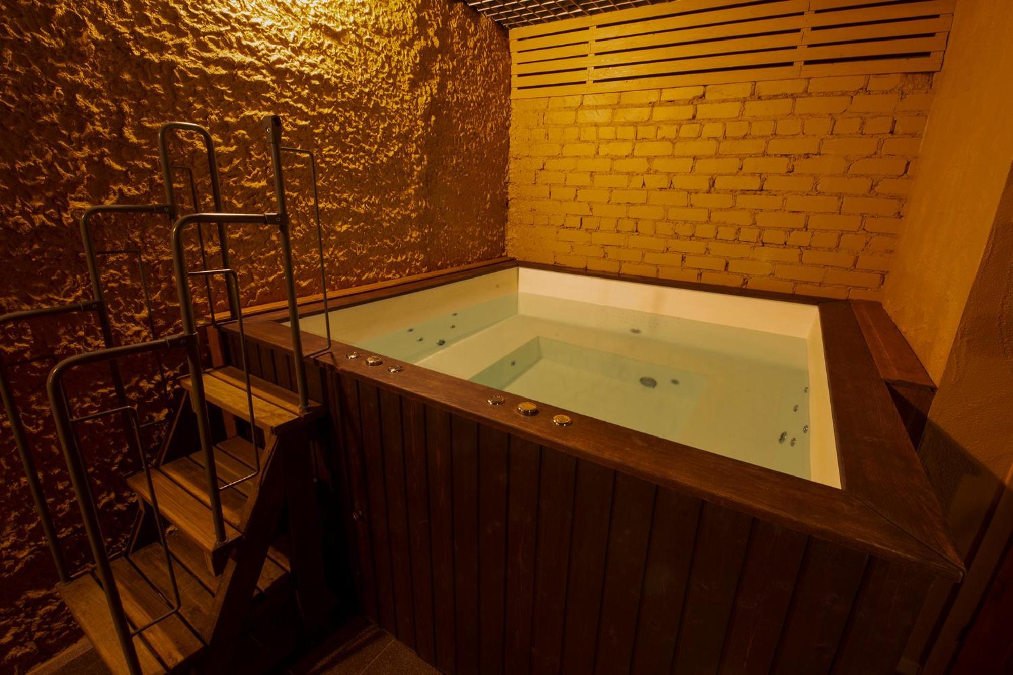 Quadruple Room with Spa Package - Photo 1