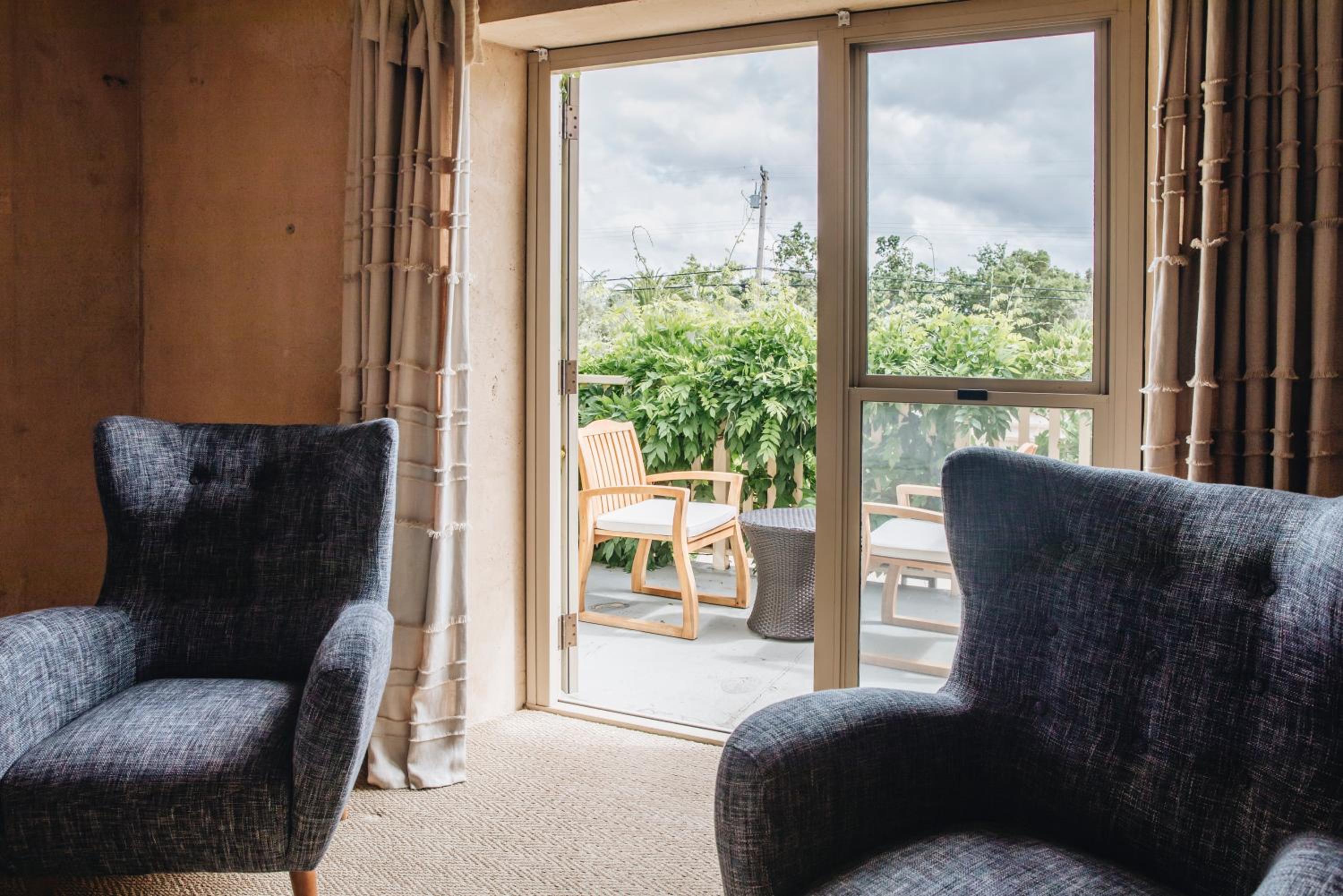 Deluxe Double Room with Balcony photo 3