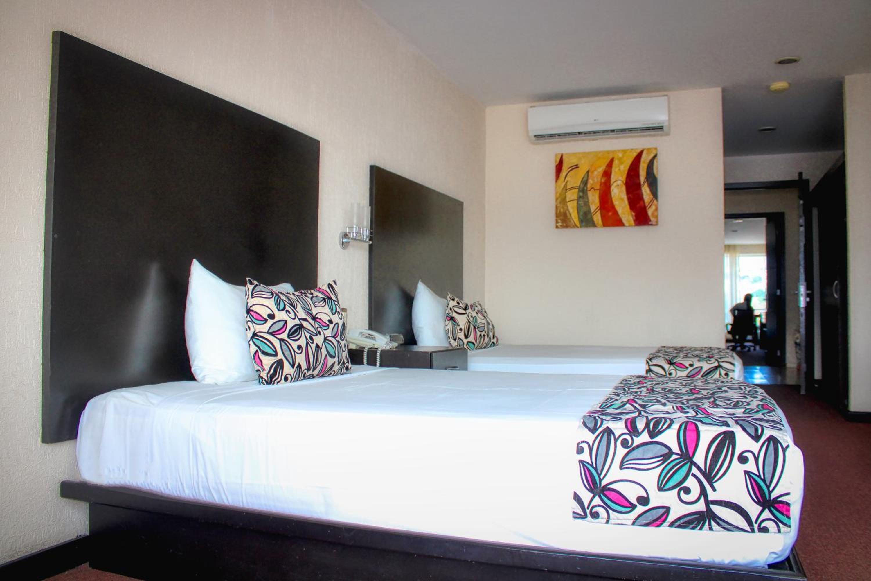 Double Room with Two Double Beds - Non-Smoking - Photo 17