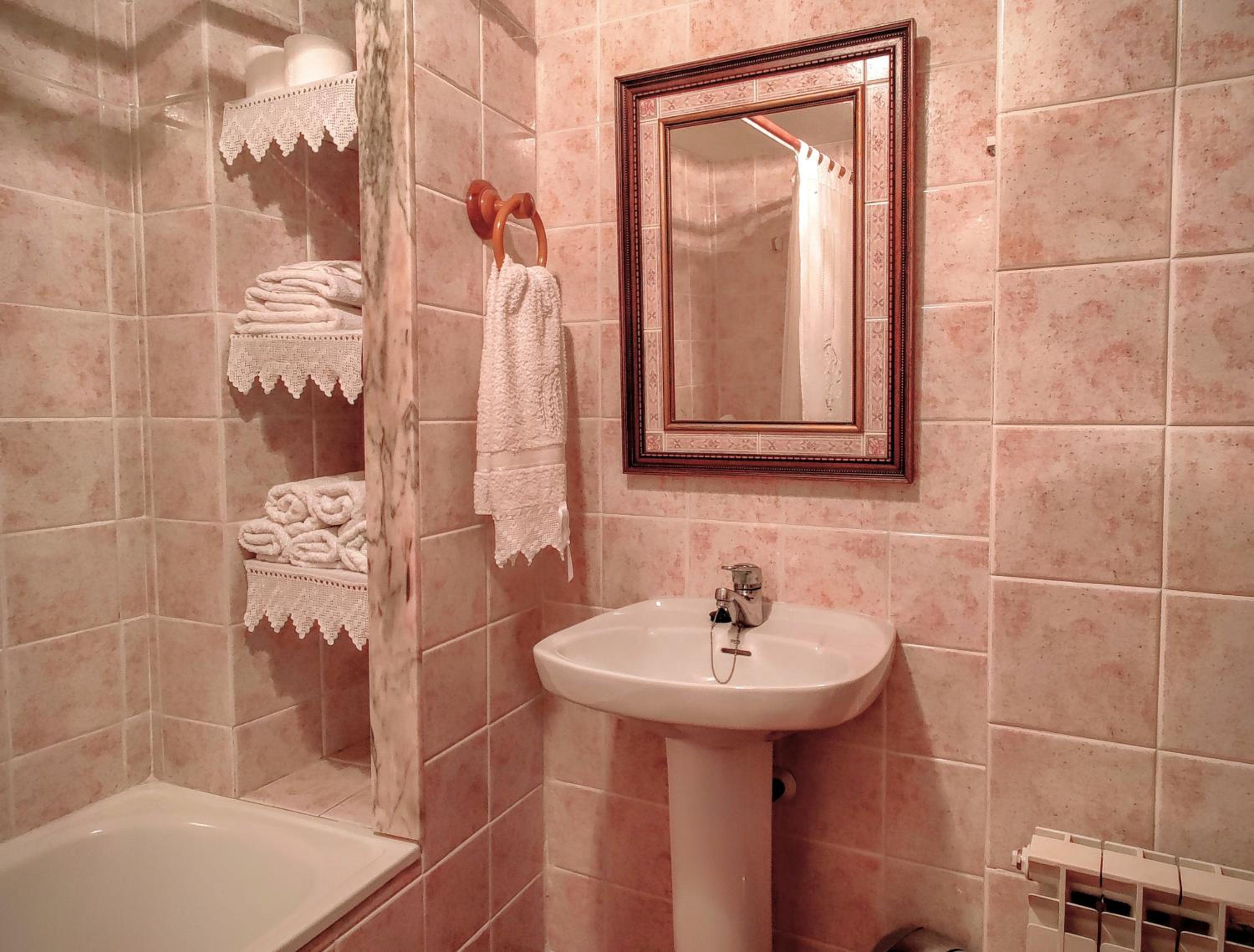 Five-Bedroom House photo 3