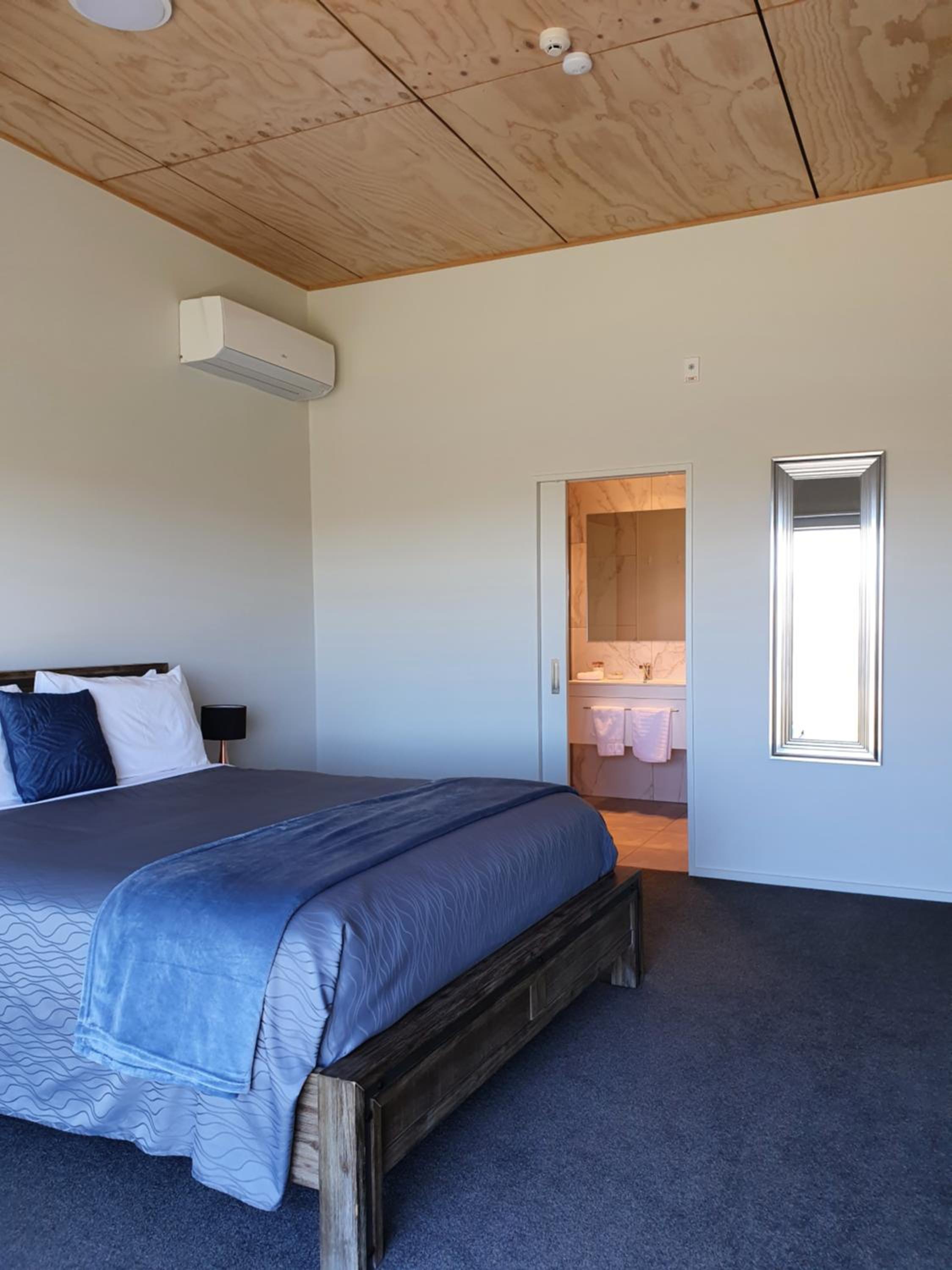 Standard King Room photo 1