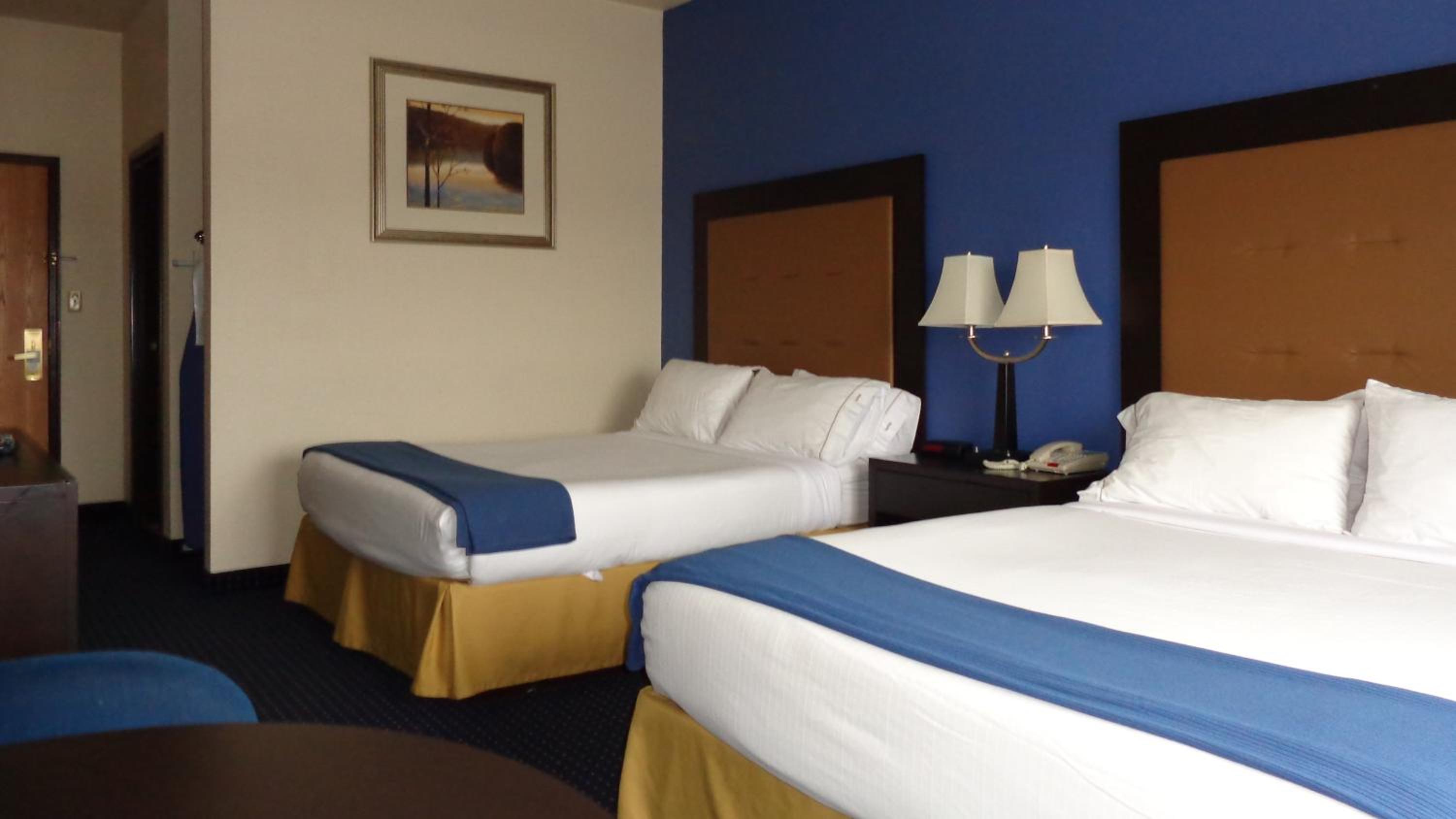 Standard Queen Room with Two Queen Beds - Non-Smoking - Photo 1