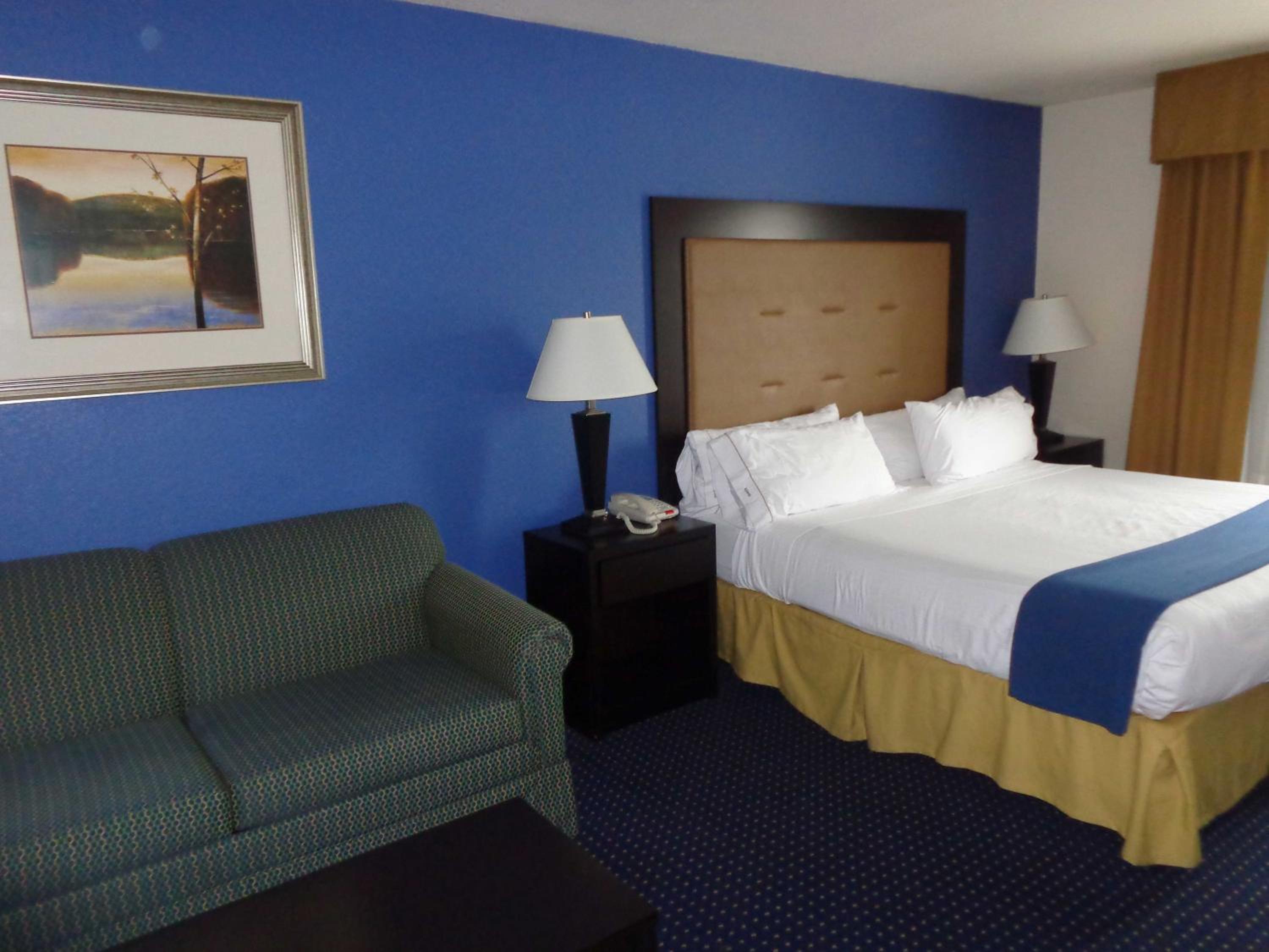 Standard King Room with Sofa Bed photo 1