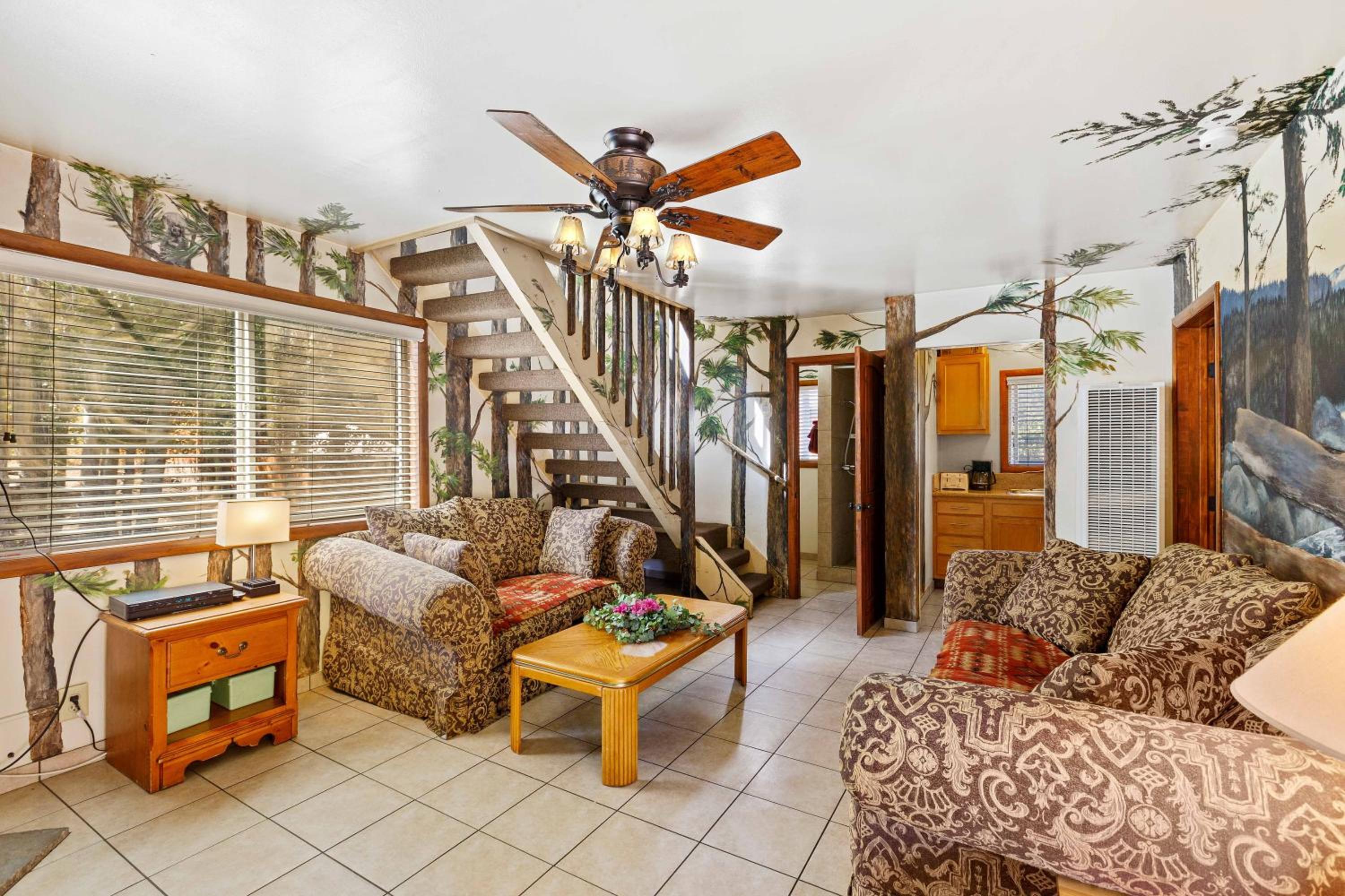 Two-Bedroom House - Photo 1