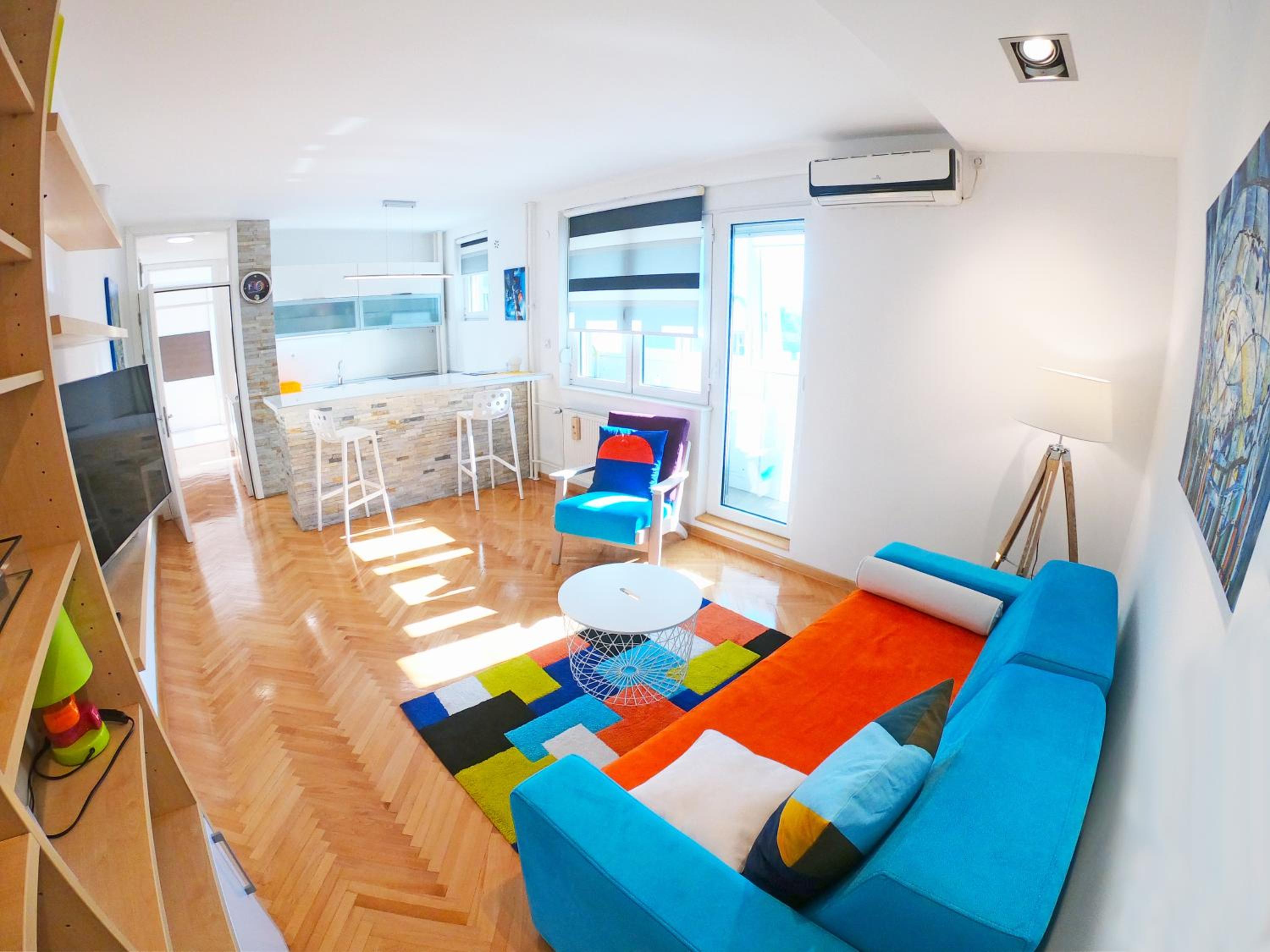 One-Bedroom Apartment photo 1