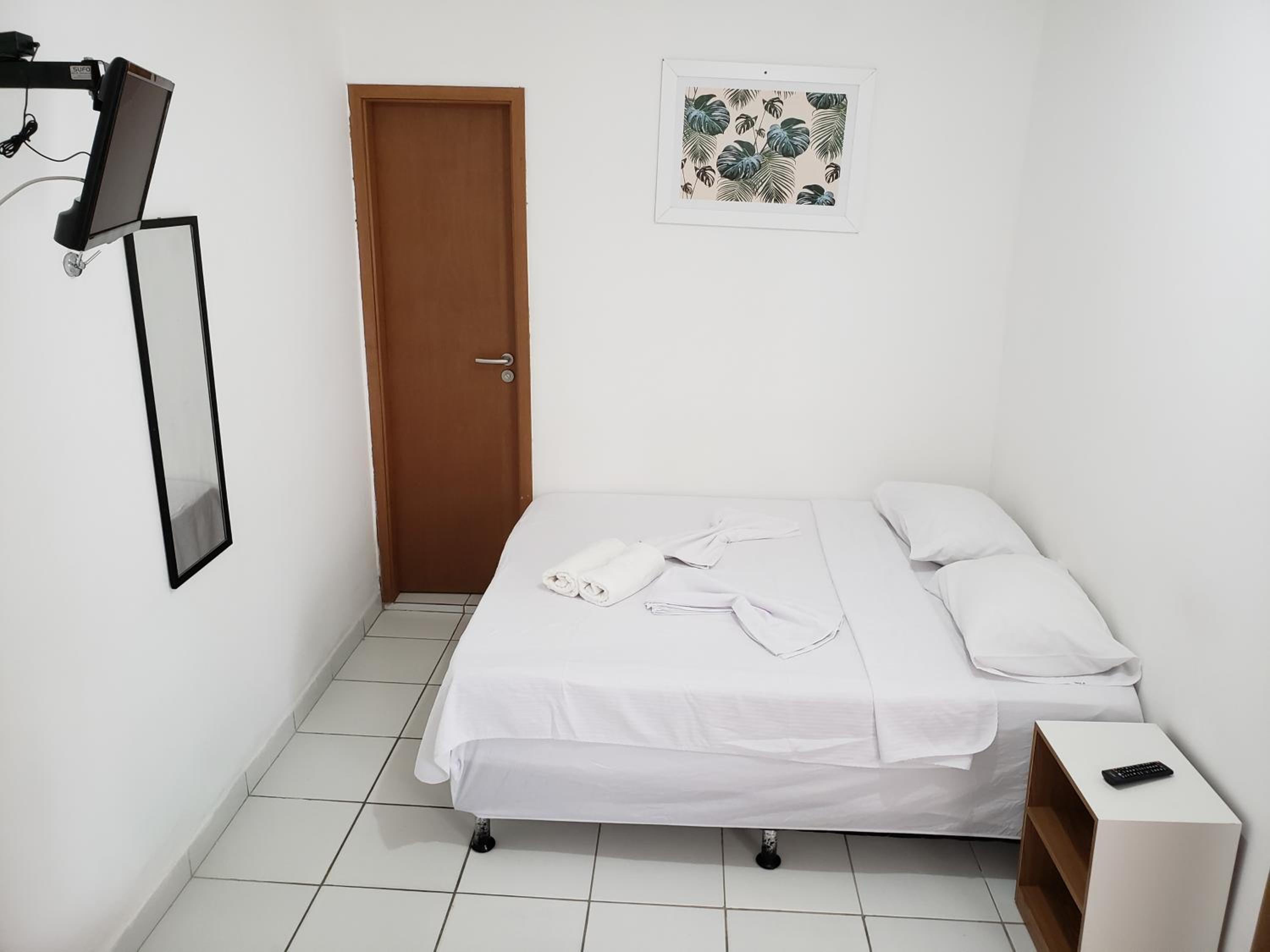 Large Double Room - Photo 3