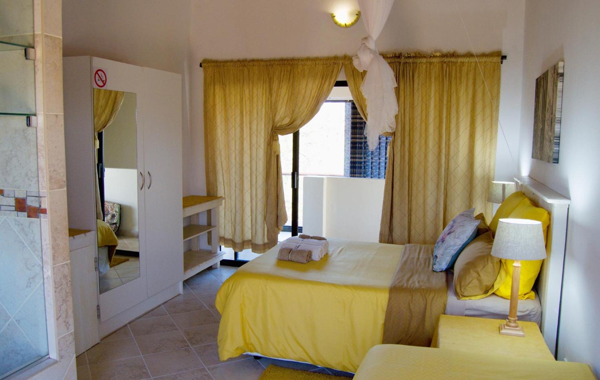 Deluxe Double Room (2 Adults + 1 Child) - Photo 12