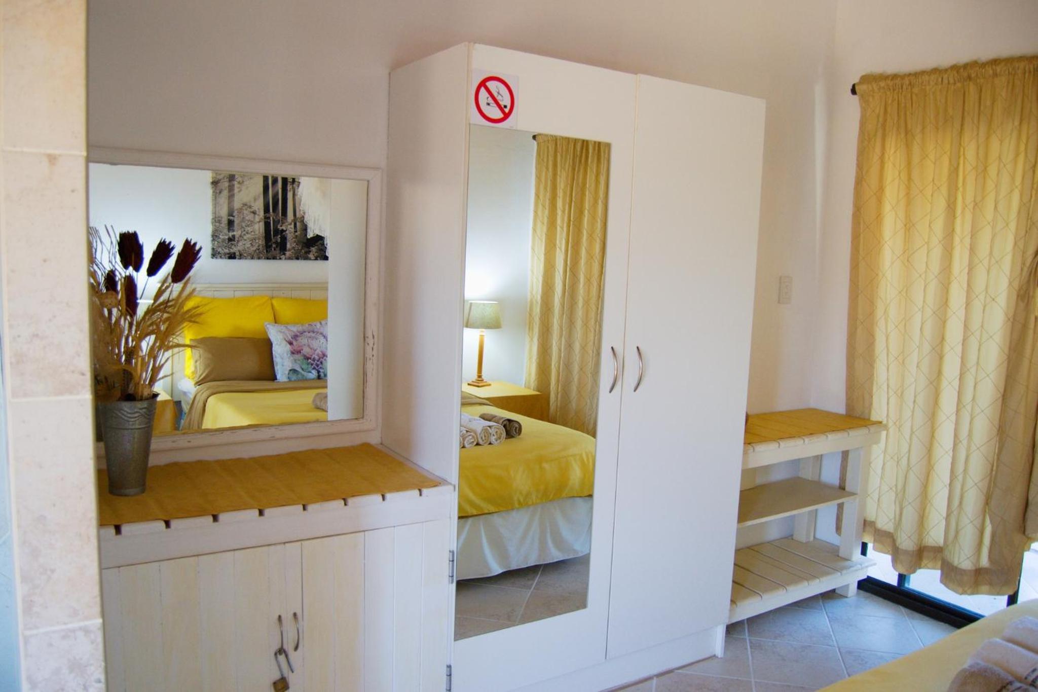 Deluxe Double Room (2 Adults + 1 Child) - Photo 14