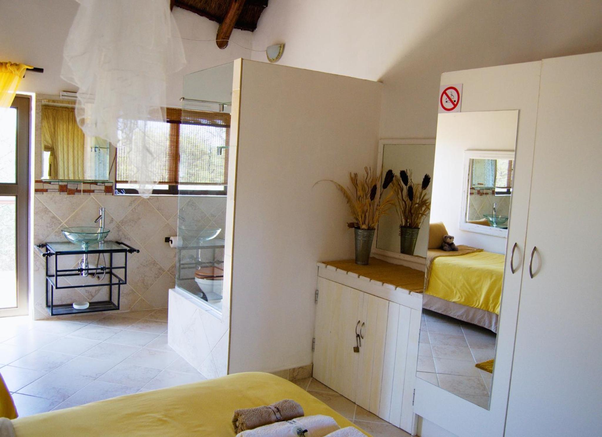 Deluxe Double Room (2 Adults + 1 Child) - Photo 15