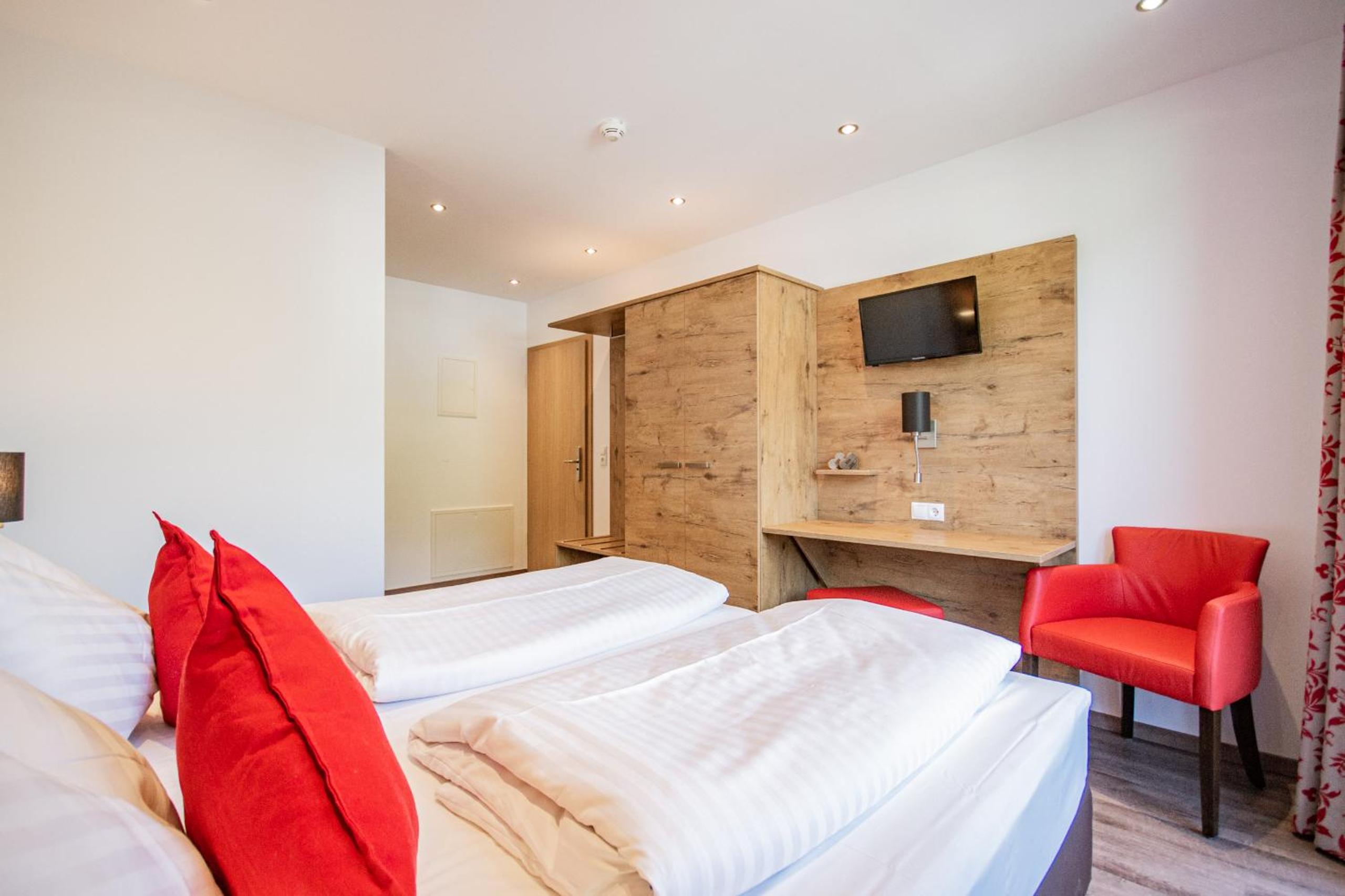Superior Double Room with Balcony - Photo 18