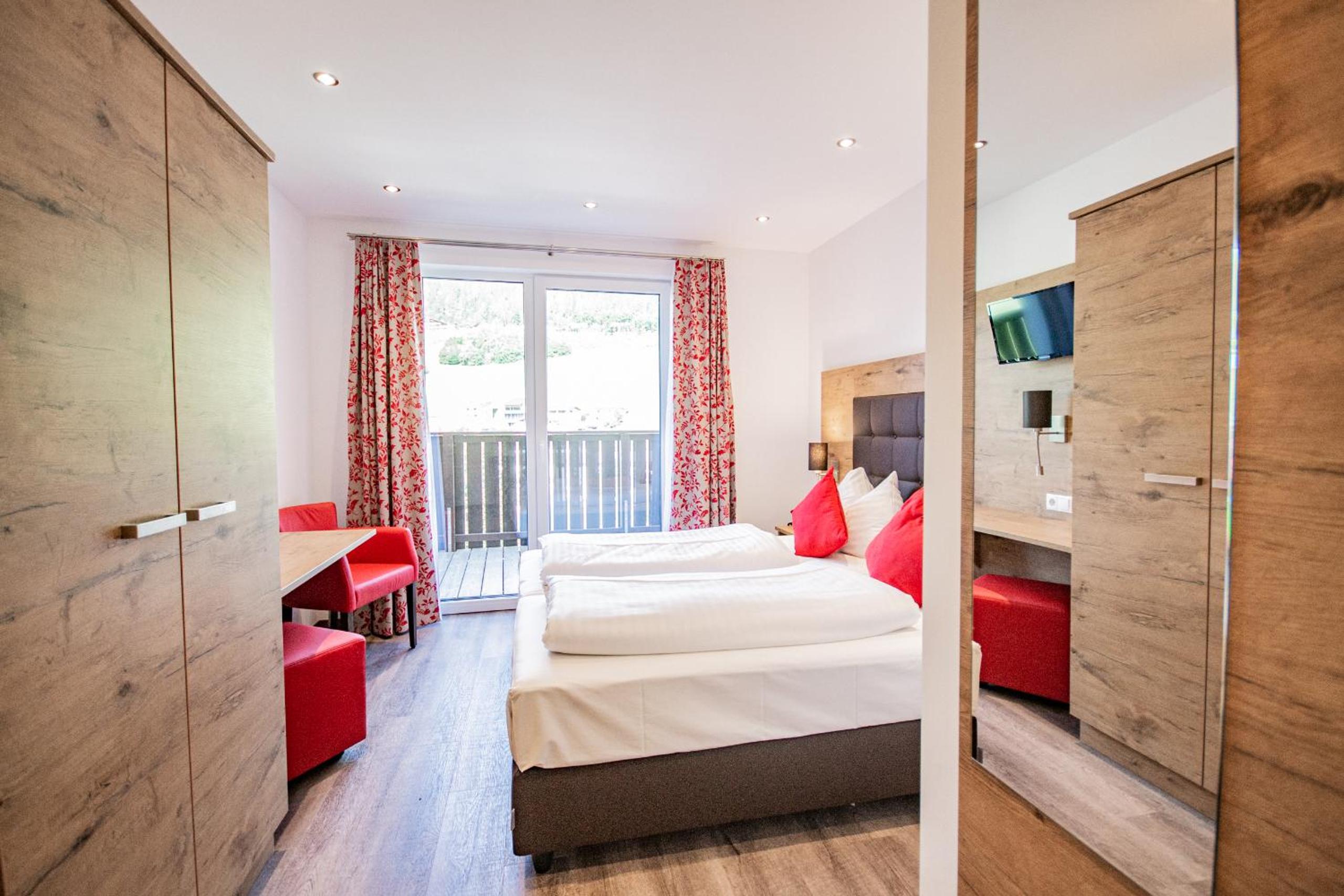 Superior Double Room with Balcony - Photo 17