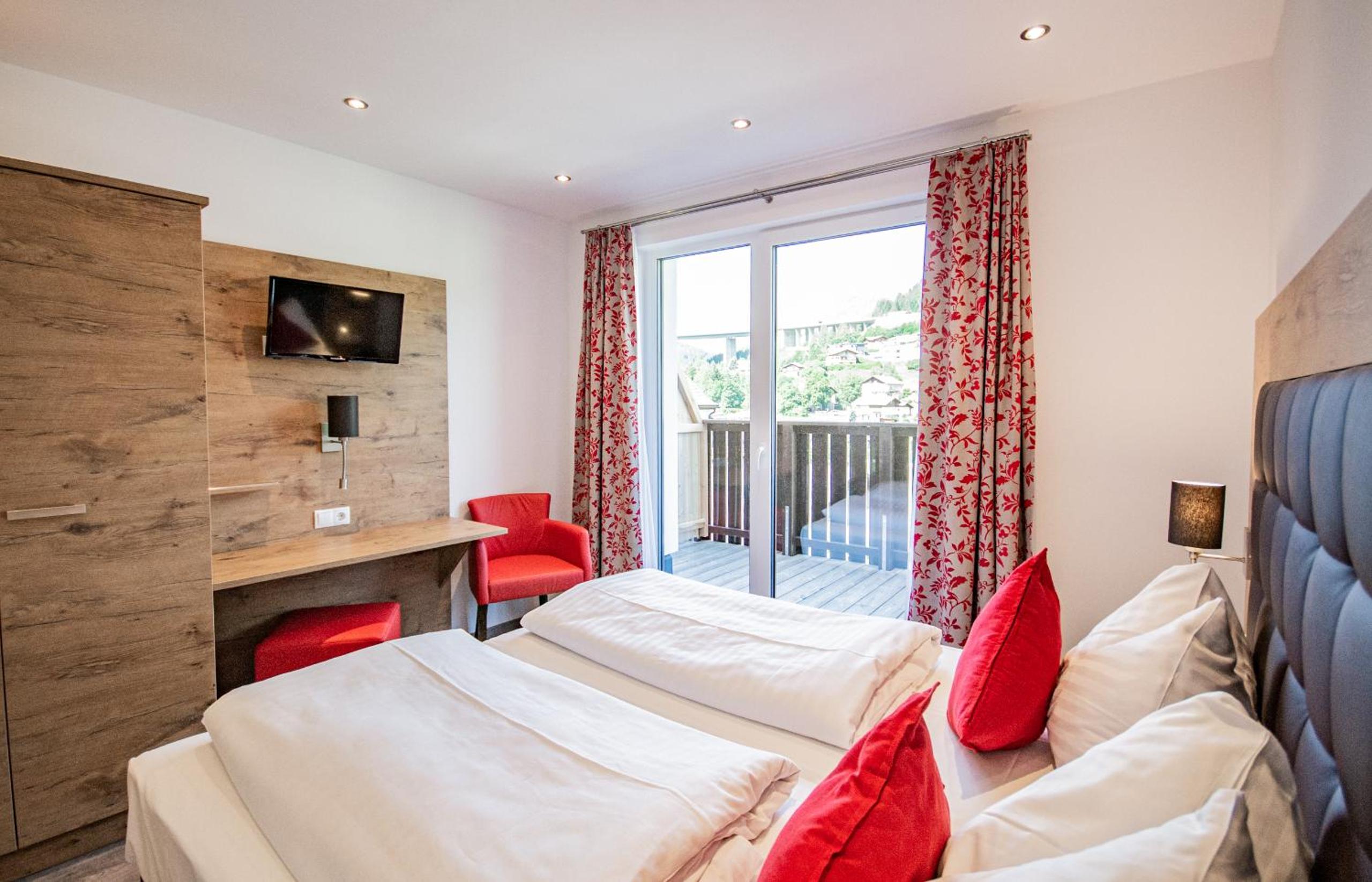Superior Double Room with Balcony - Photo 13