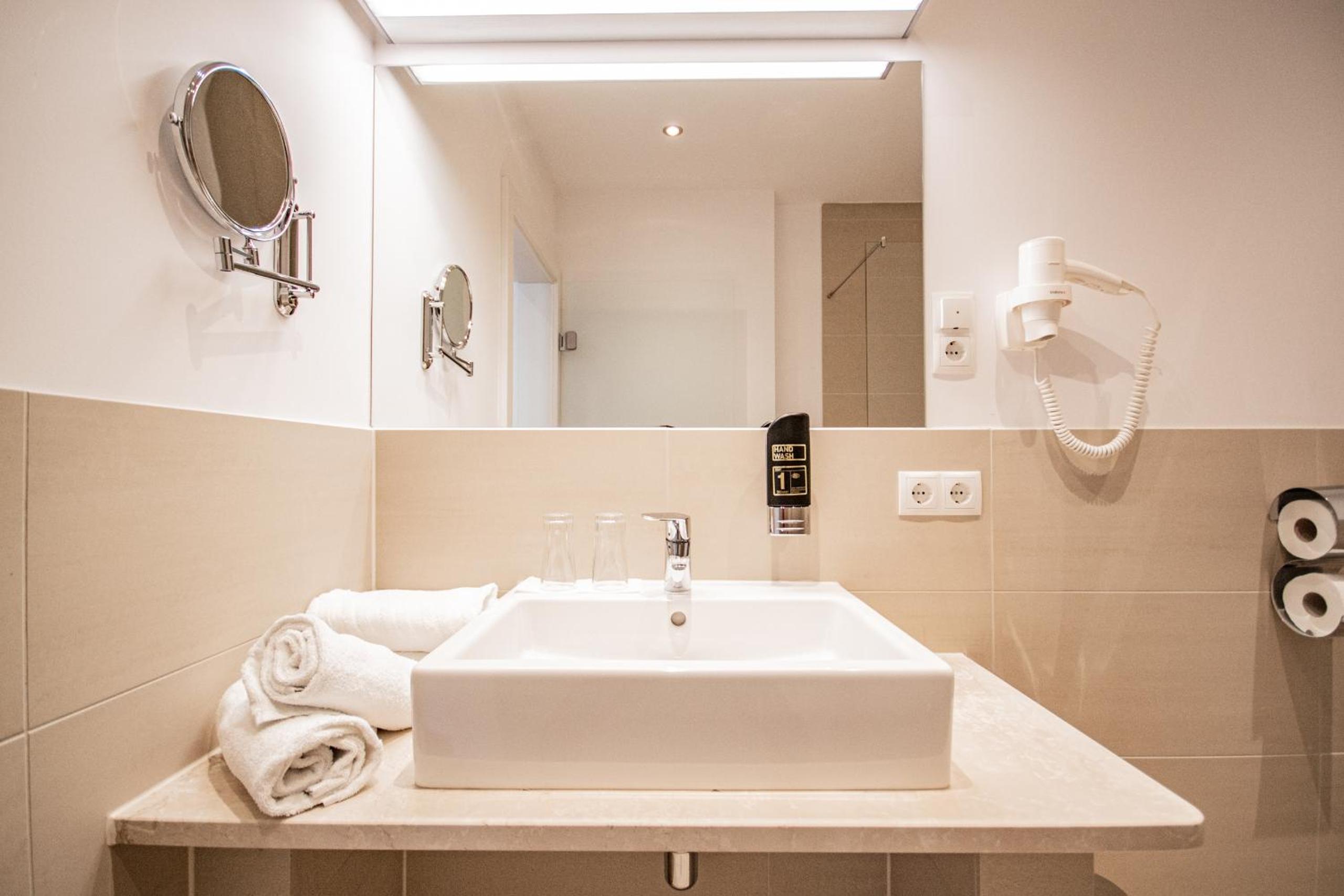 Superior Double Room - Photo 16
