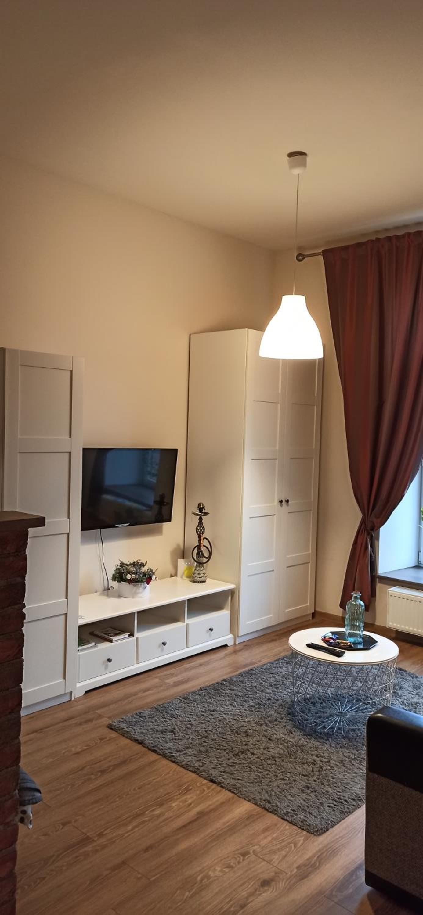 One-Bedroom Apartment - Photo 2