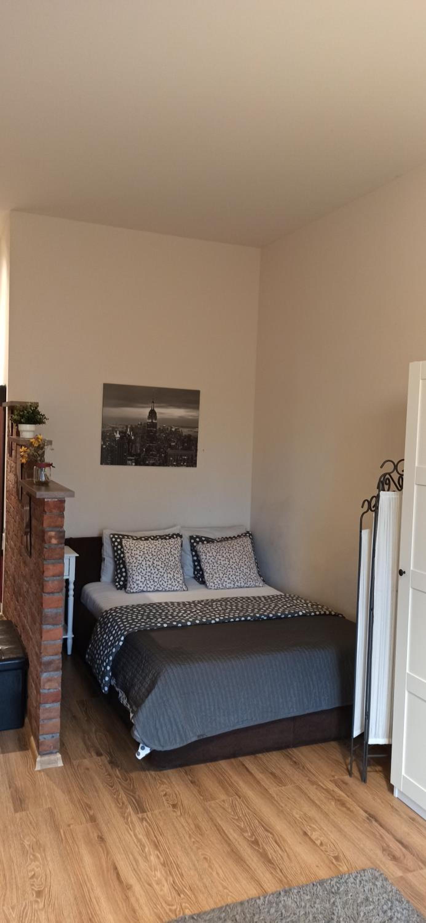 One-Bedroom Apartment - Photo 12