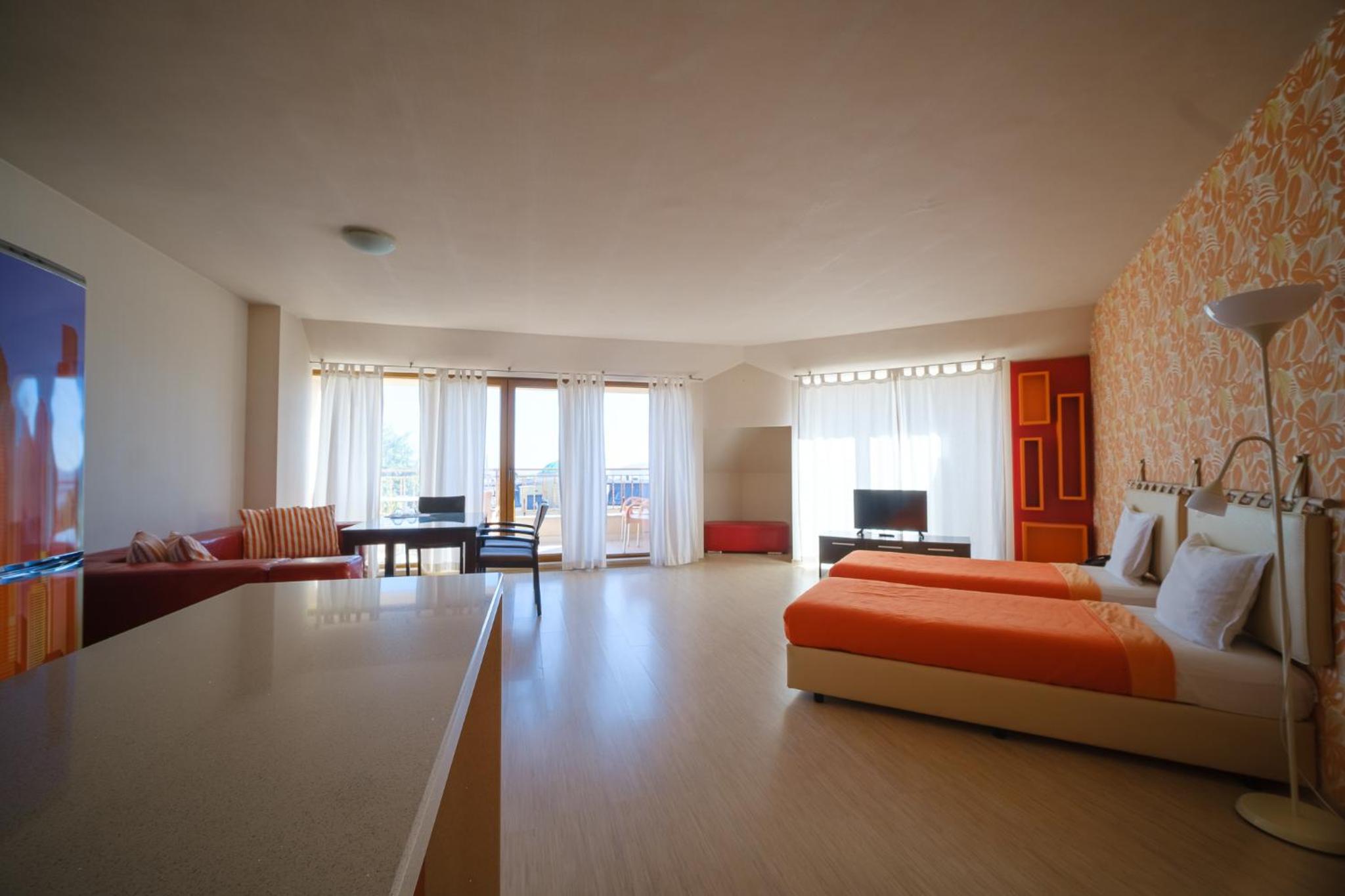 One-Bedroom Apartment - Photo 3