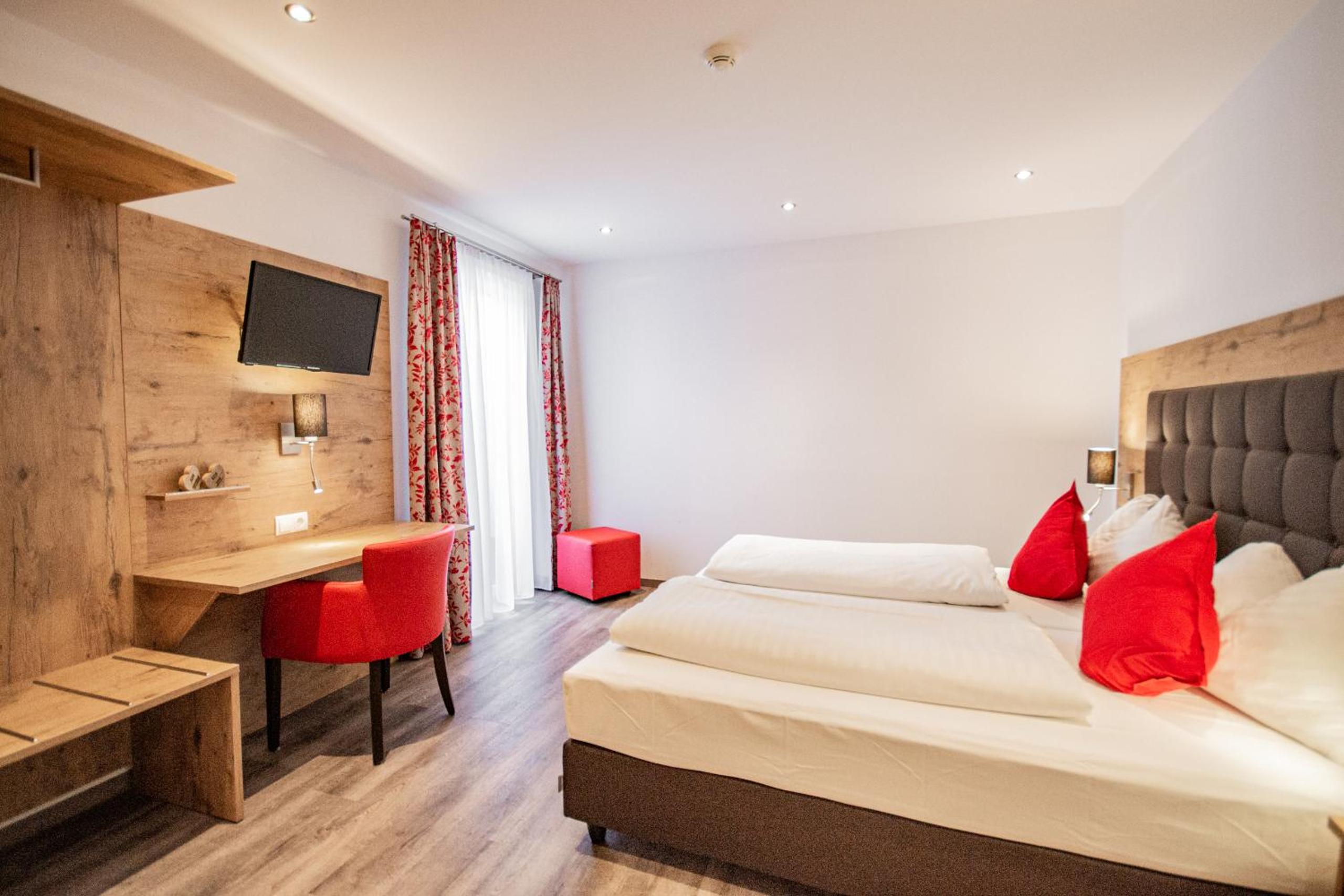 Superior Double Room with Balcony - Photo 11