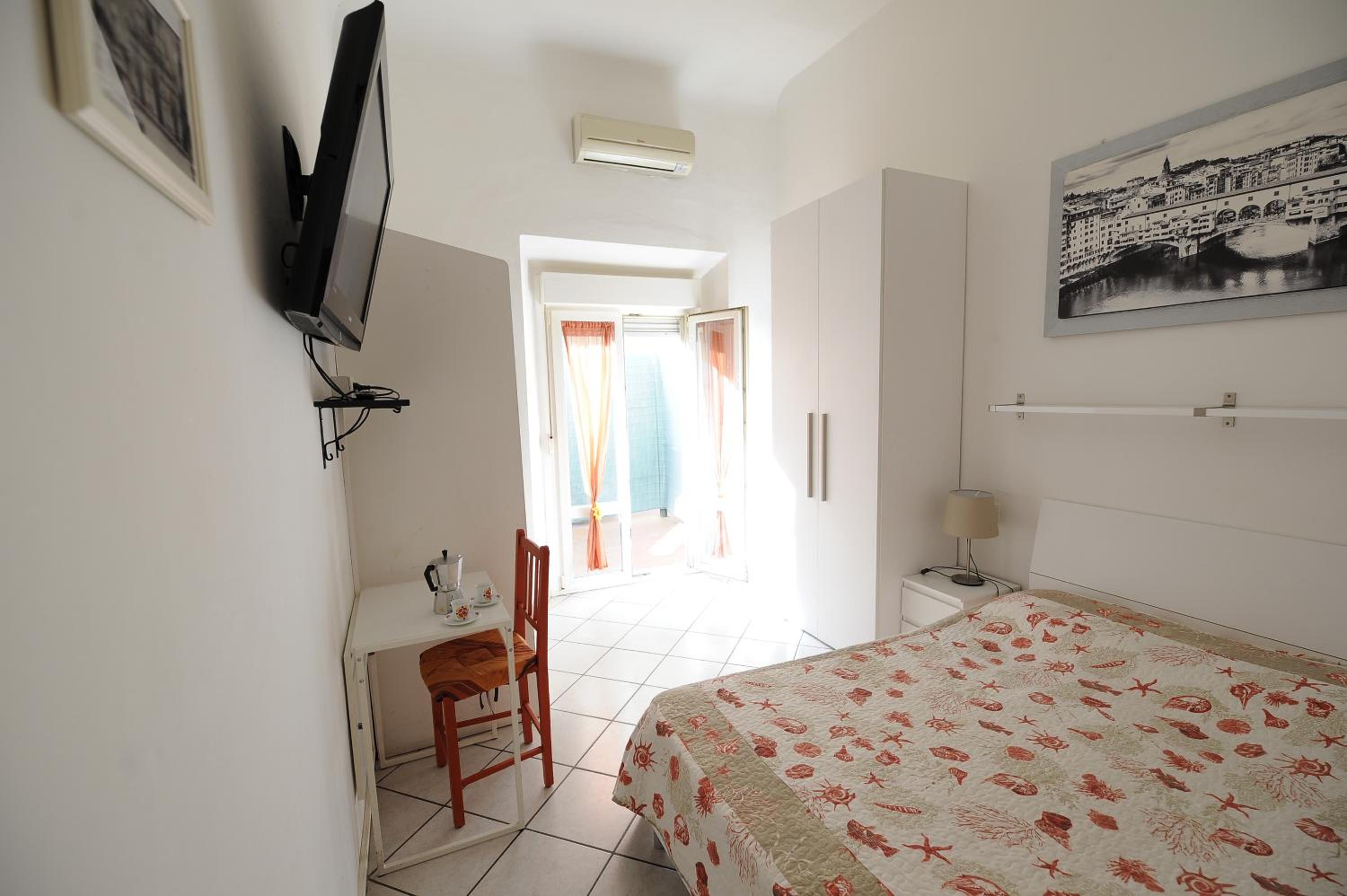 Double Room with Private Bathroom photo 1
