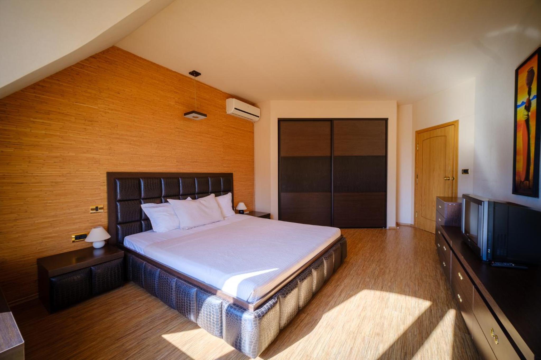 One-Bedroom Apartment - Photo 4