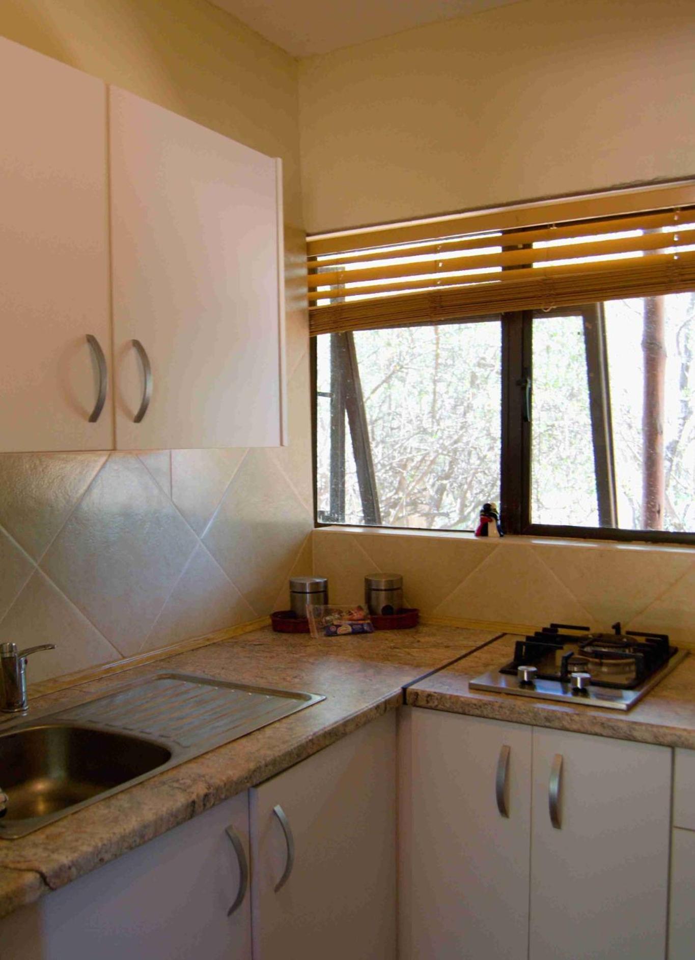 Deluxe Double Room with Bath - Photo 17