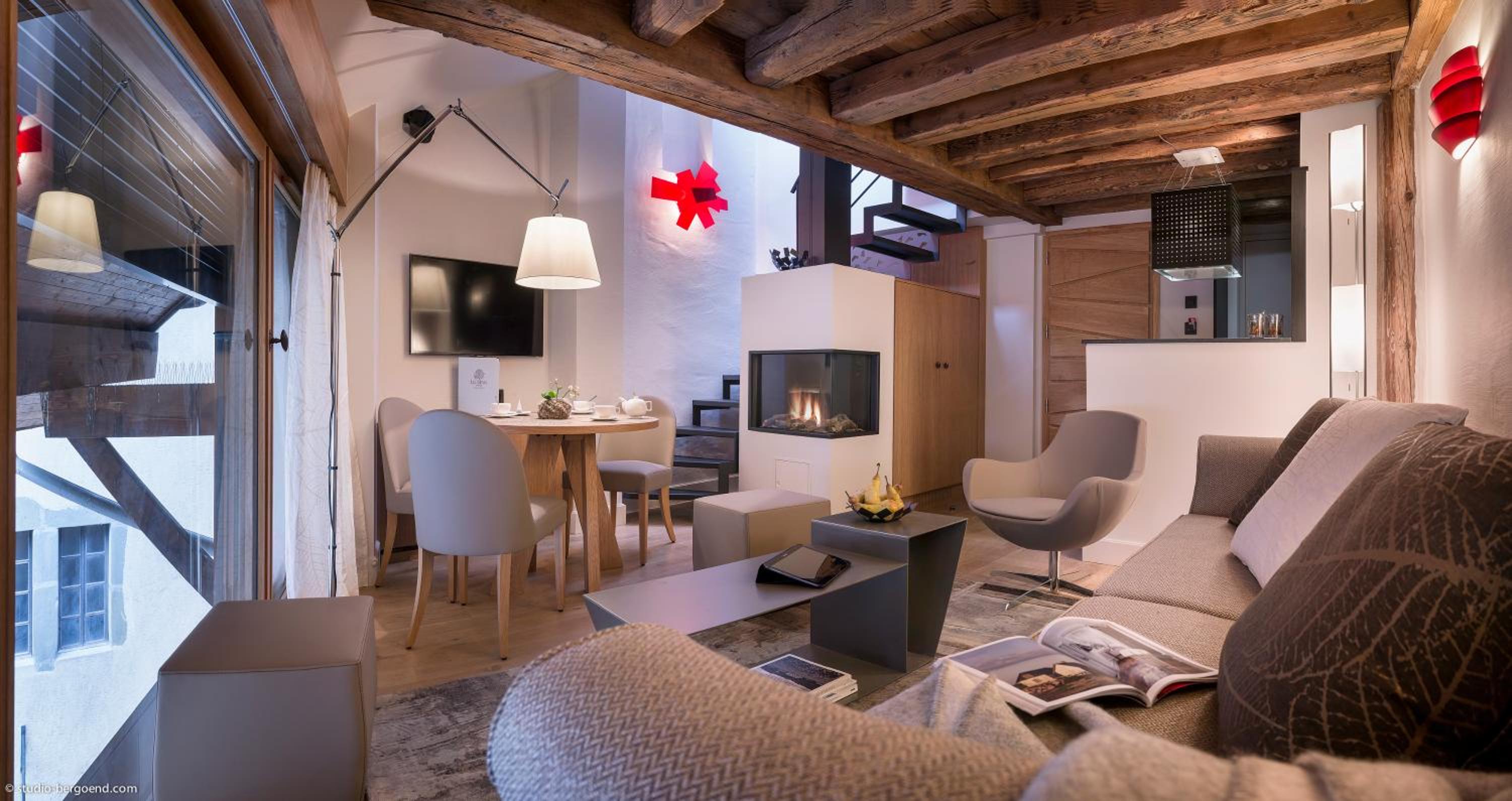 Deluxe Duplex Apartment with Fireplace and Spa Shower Deluxe Duplex Apartment with Fireplace and Spa Shower
