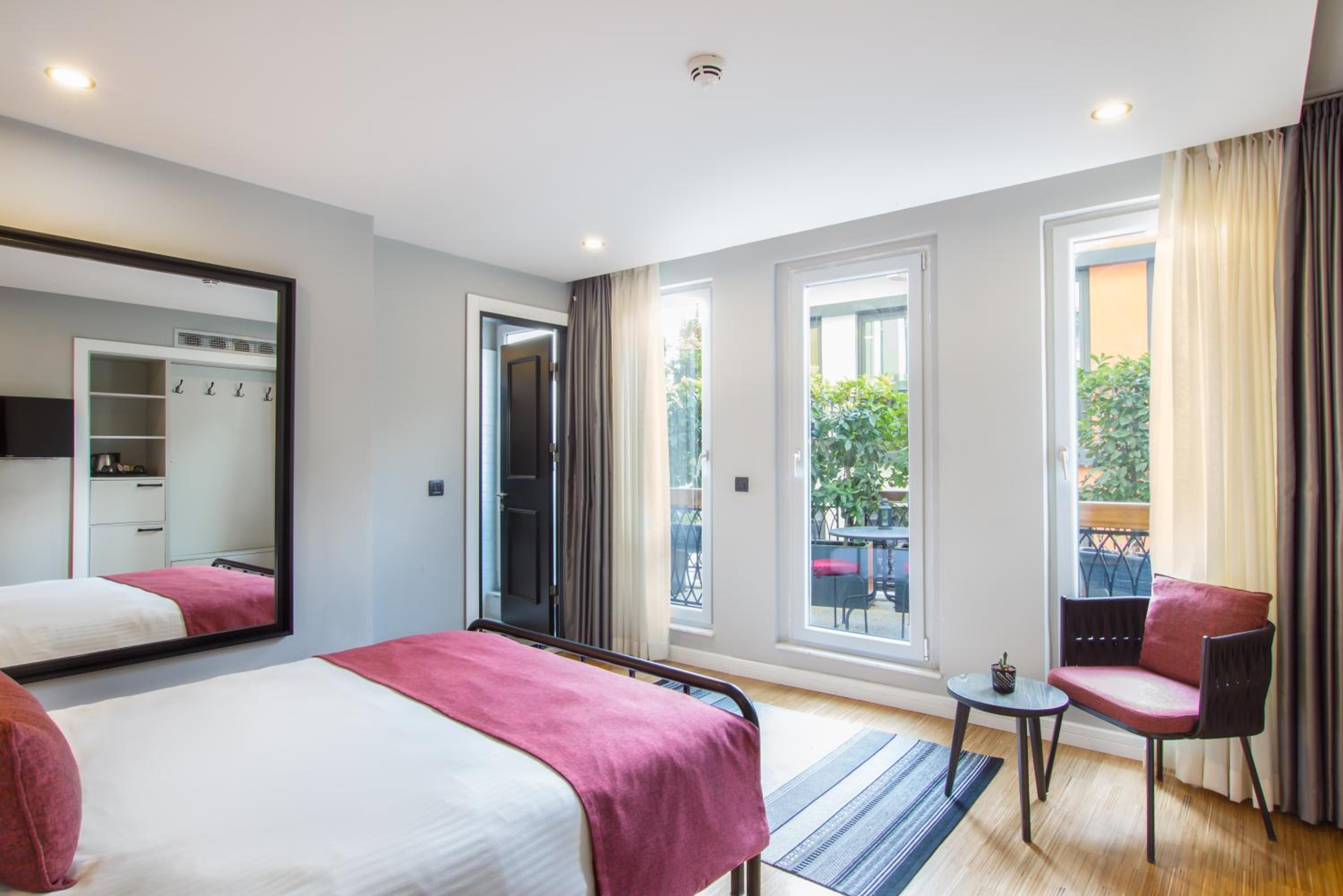 Premier Room with Patio photo 3